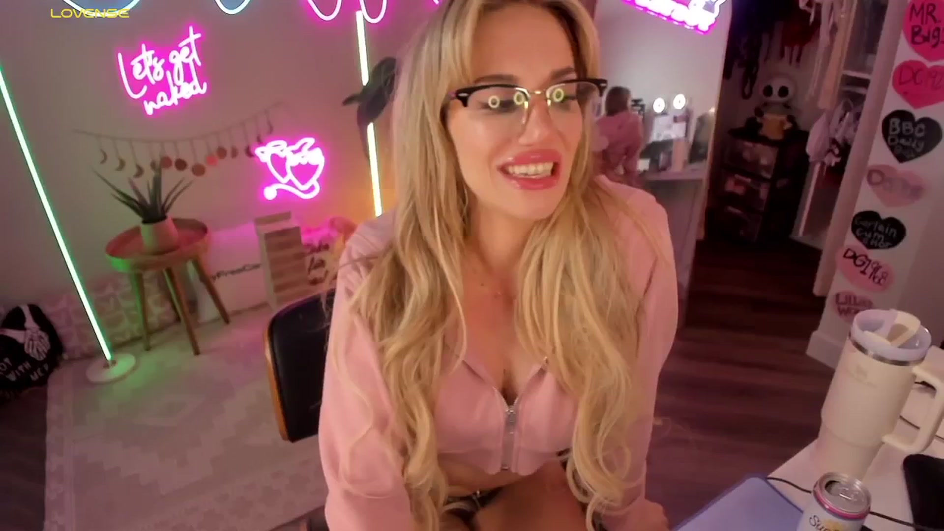 Gallery image thumbnail from LillieQ's myfreecams stream on, 03/06/2026, 09:24 image 2 of 20