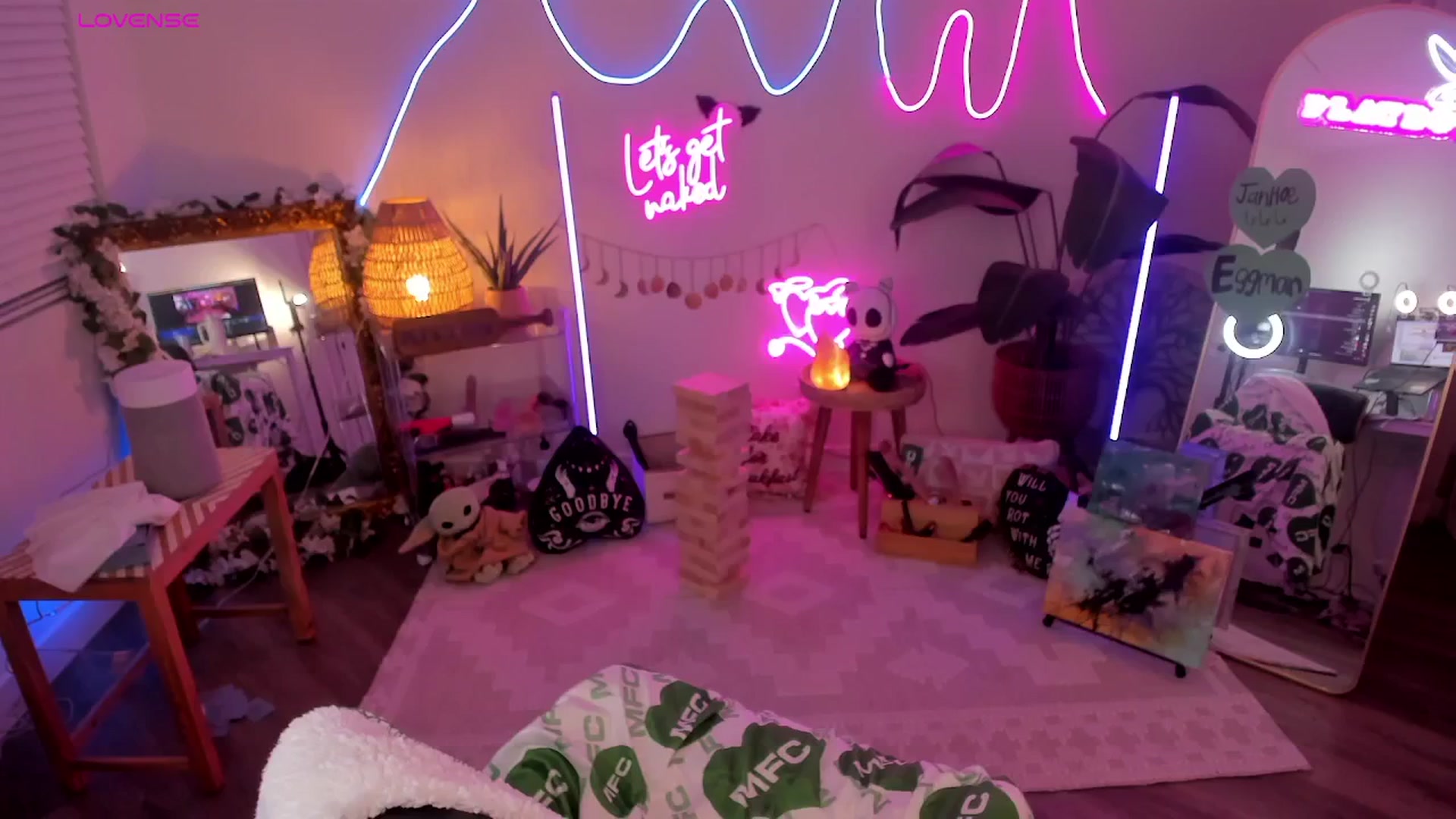 Gallery image thumbnail from LillieQ's myfreecams stream on, 03/14/2026, 08:11 image 13 of 20