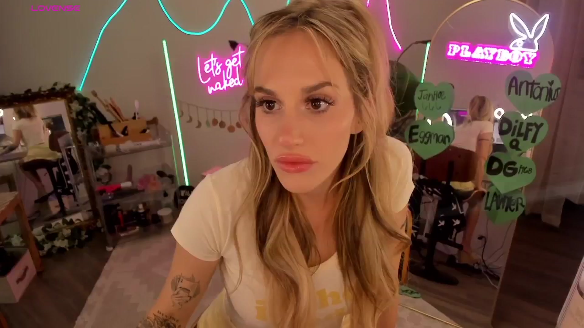 Gallery image thumbnail from LillieQ's myfreecams stream on, 03/20/2026, 24:00 image 19 of 20