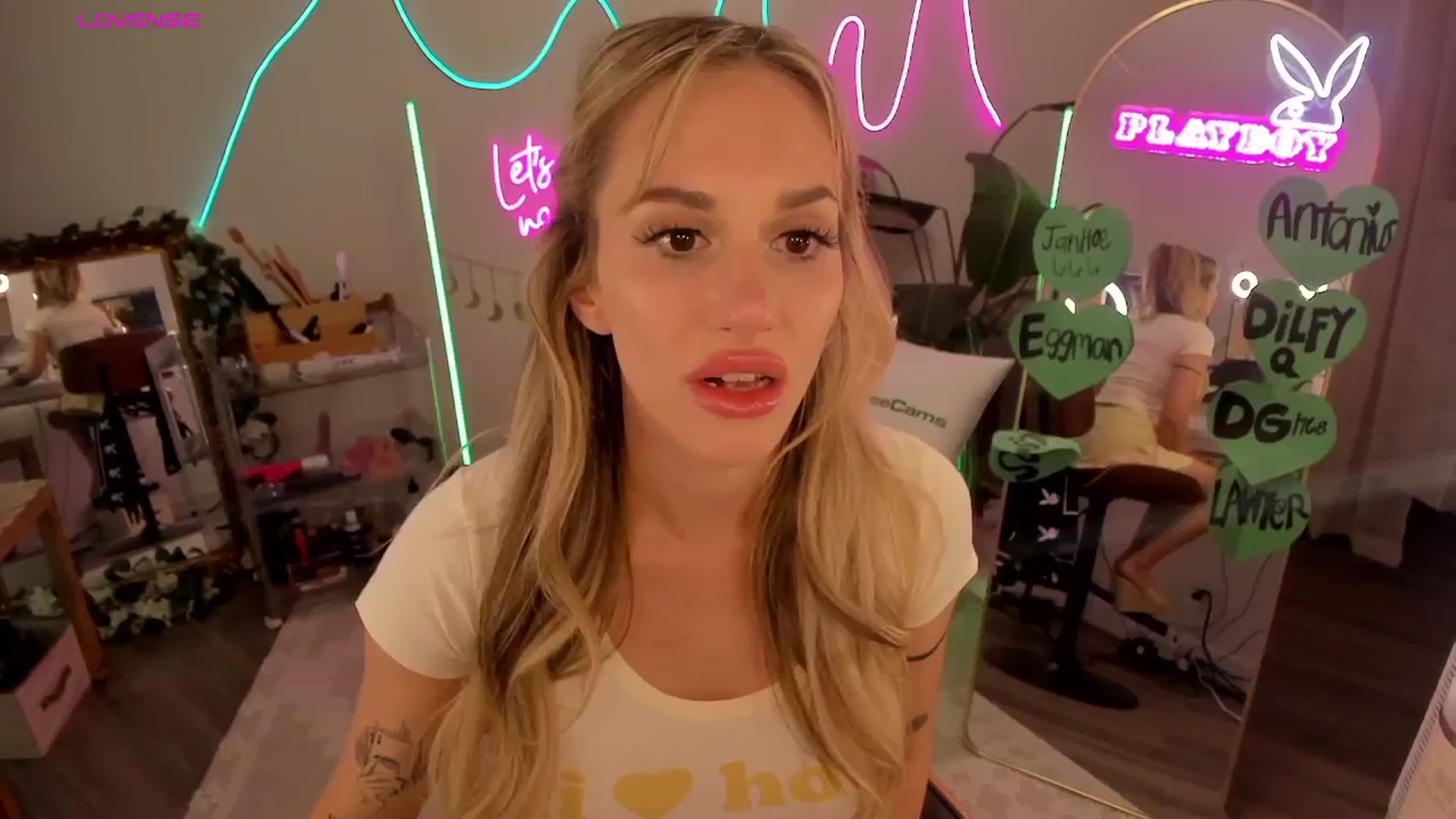 Gallery image thumbnail from LillieQ's myfreecams stream on, 03/20/2026, 24:00 image 18 of 20