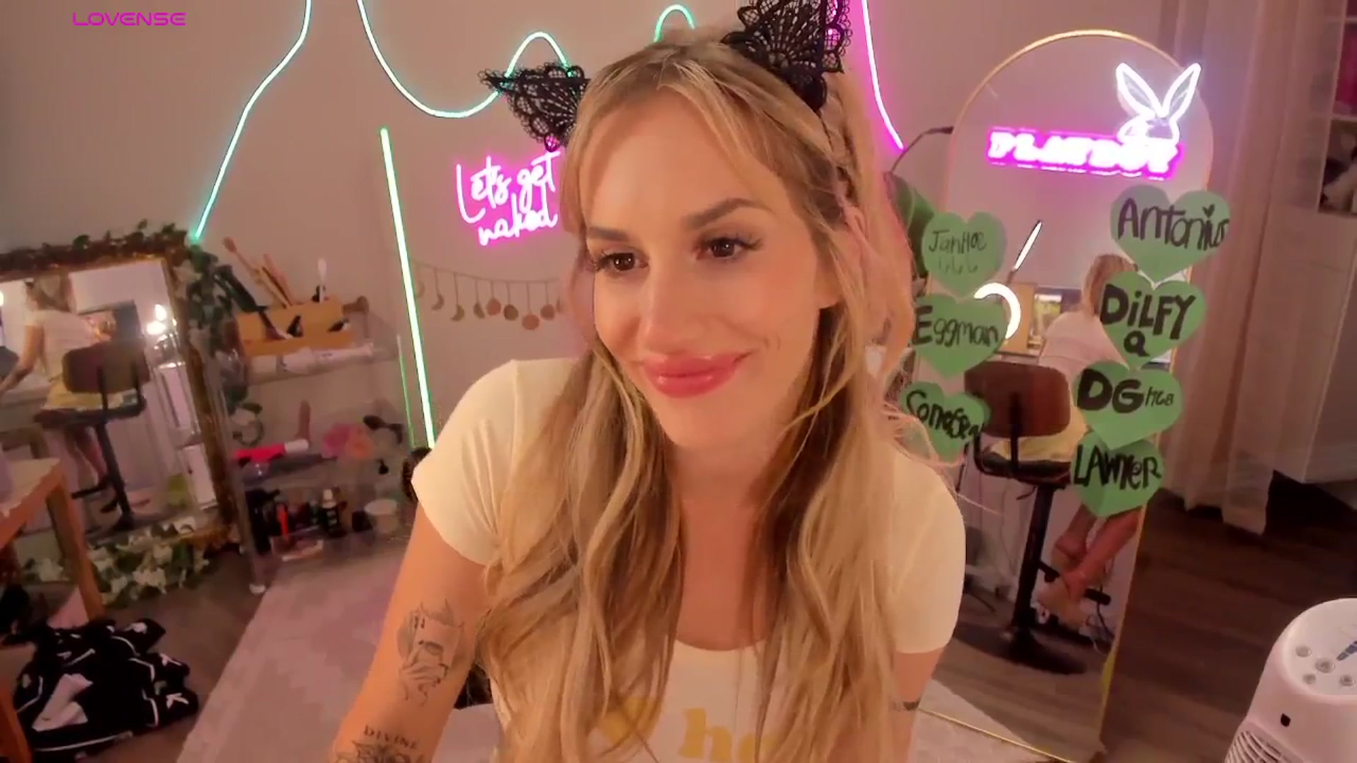 Gallery image thumbnail from LillieQ's myfreecams stream on, 03/20/2026, 01:43 image 19 of 20