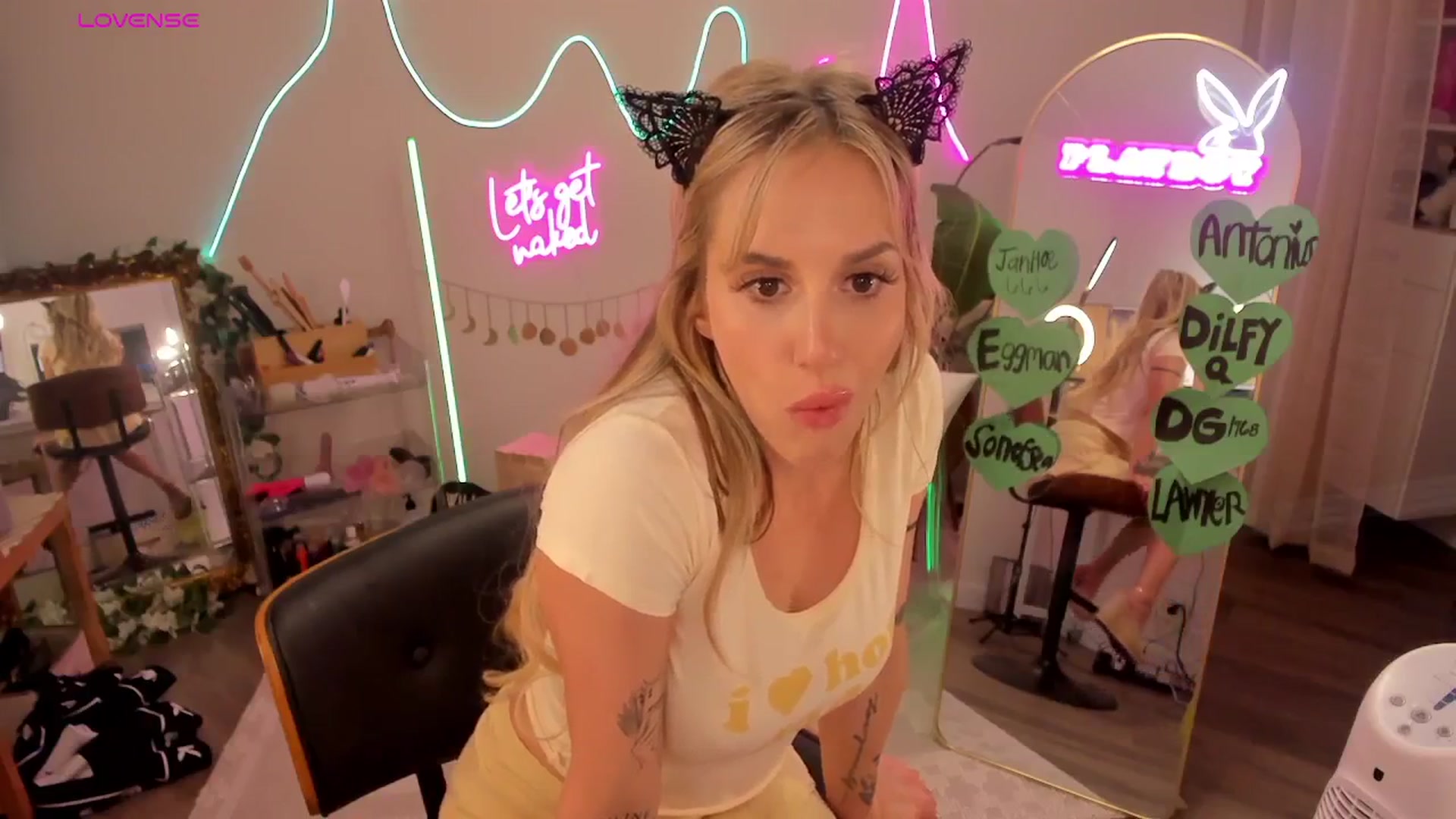 Gallery image thumbnail from LillieQ's myfreecams stream on, 03/20/2026, 01:43 image 18 of 20