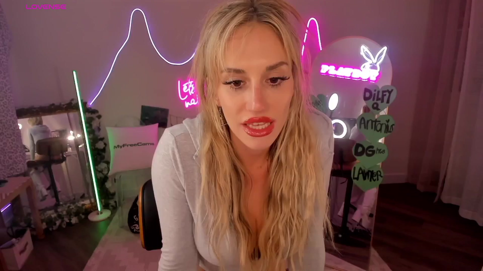 Gallery image thumbnail from LillieQ's myfreecams stream on, 03/29/2026, 08:28 image 2 of 20