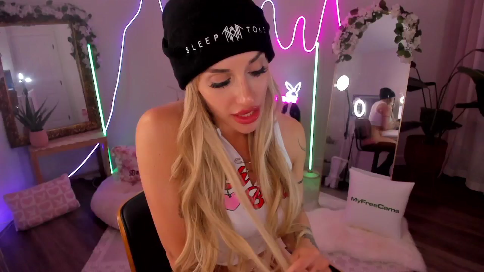 Gallery image thumbnail from LillieQ's myfreecams stream on, 04/02/2026, 07:18 image 8 of 20