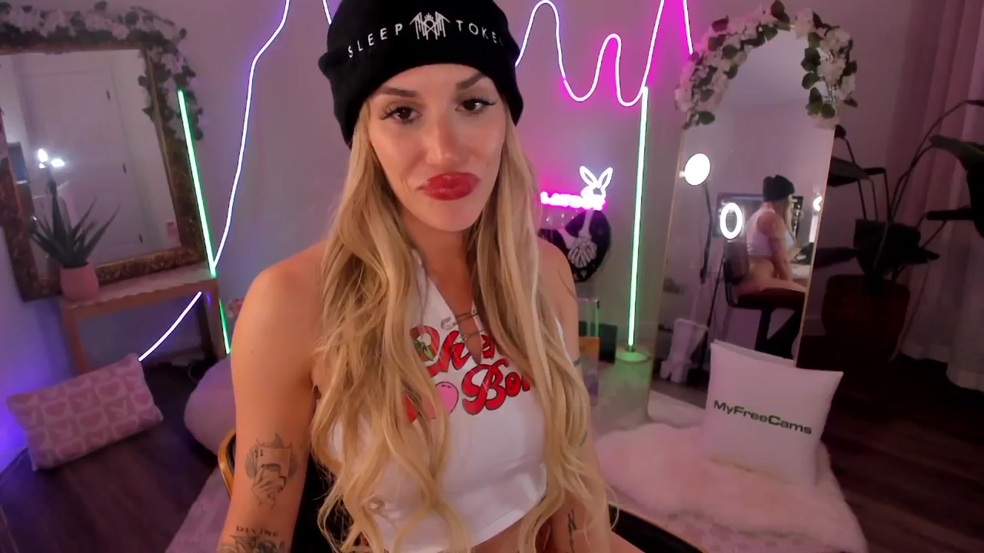 Gallery image thumbnail from LillieQ's myfreecams stream on, 04/02/2026, 07:18 image 7 of 20