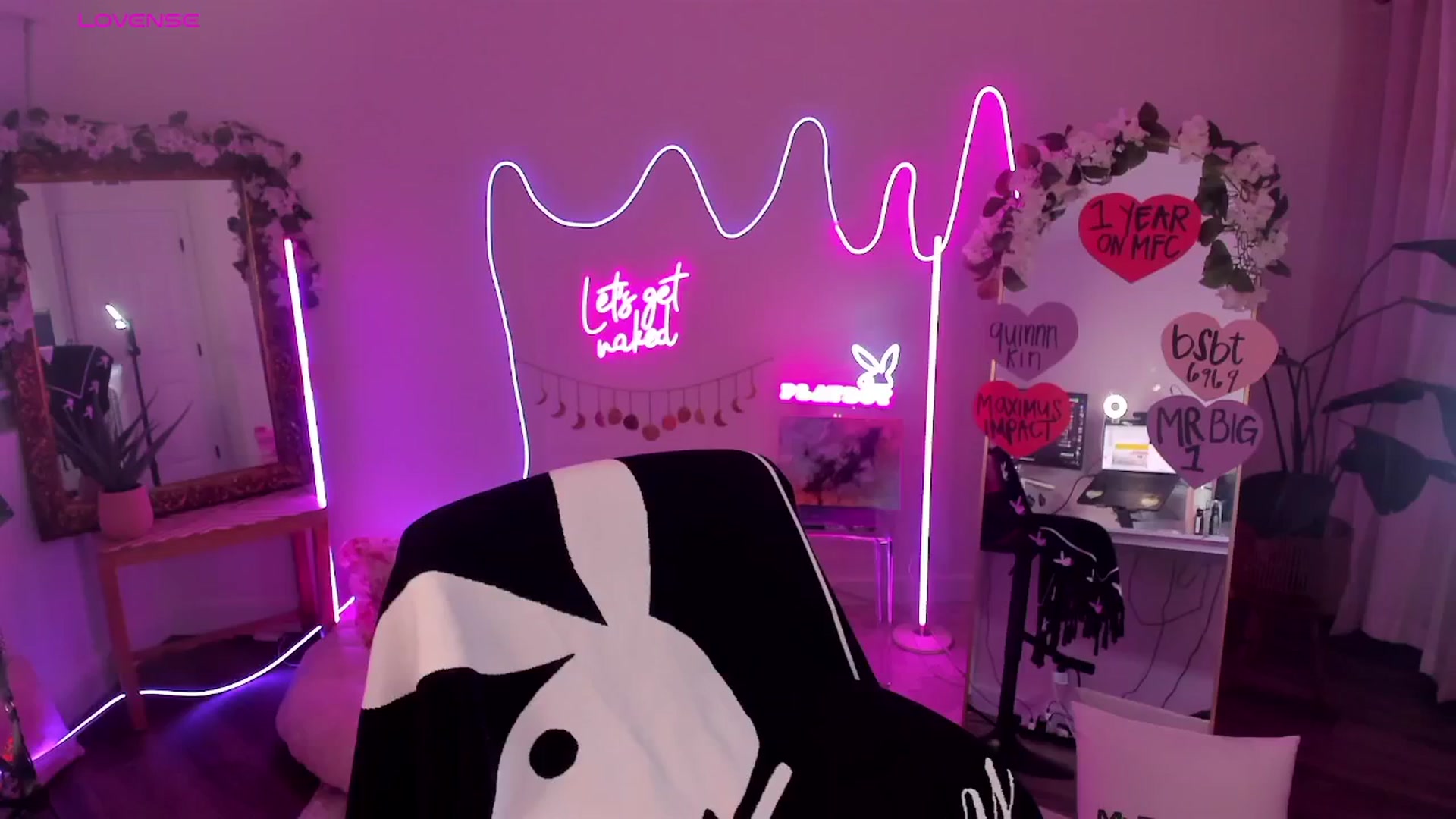Gallery image thumbnail from LillieQ's myfreecams stream on, 04/04/2026, 06:29 image 19 of 20