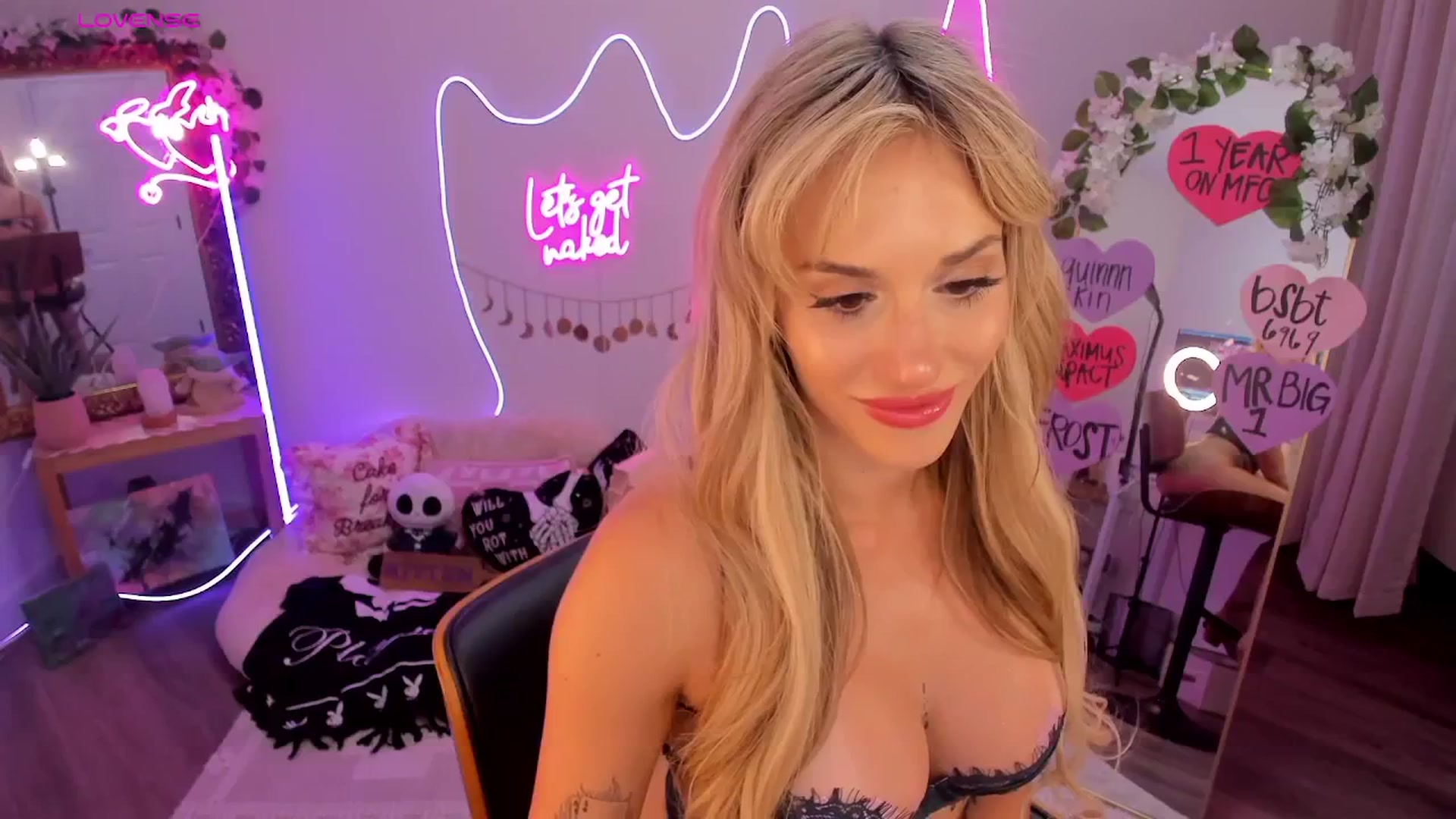 Gallery image thumbnail from LillieQ's myfreecams stream on, 04/06/2026, 08:37 image 1 of 20