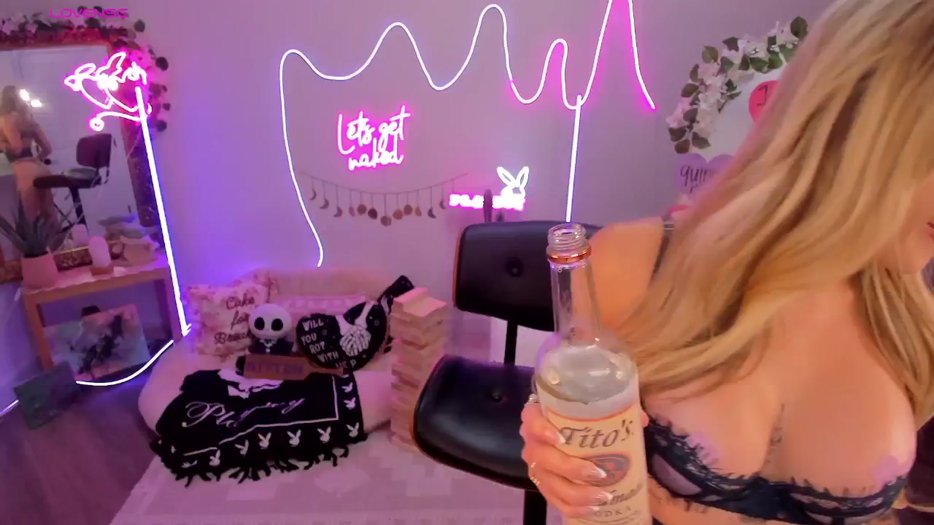Gallery image thumbnail from LillieQ's myfreecams stream on, 04/06/2026, 08:37 image 2 of 20