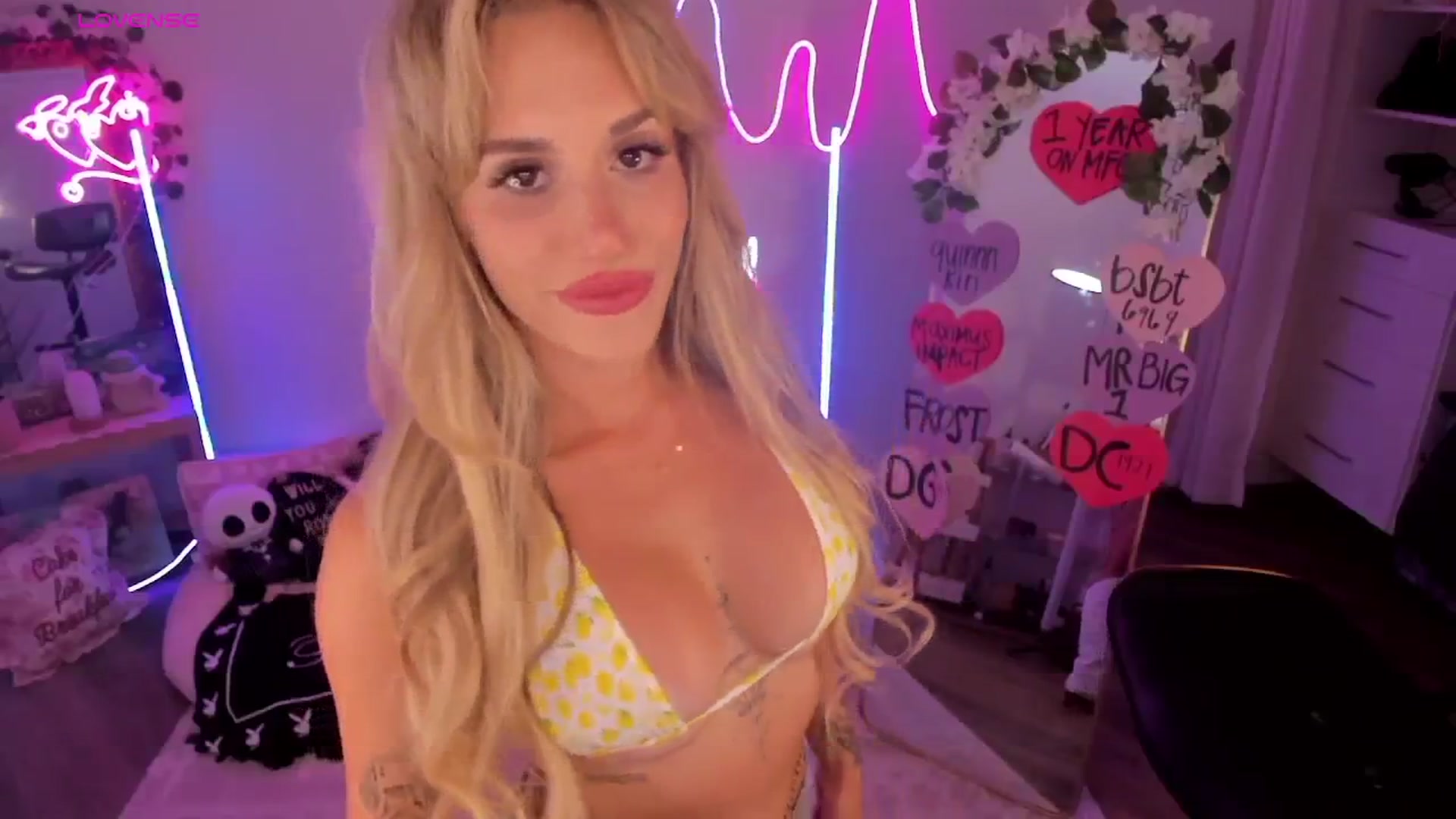 Gallery image thumbnail from LillieQ's myfreecams stream on, 04/11/2026, 05:39 image 4 of 20