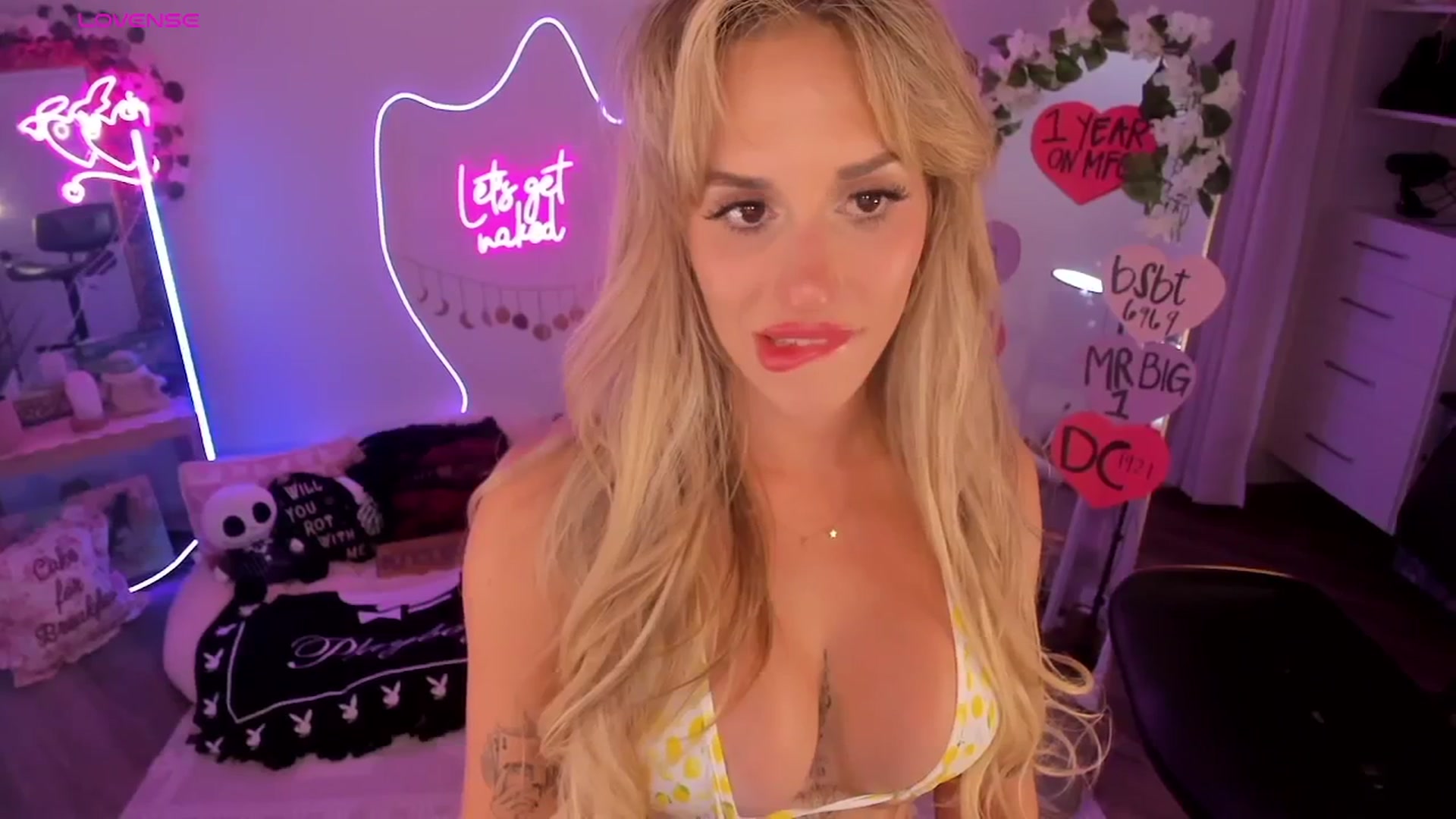 Gallery image thumbnail from LillieQ's myfreecams stream on, 04/11/2026, 05:39 image 2 of 20