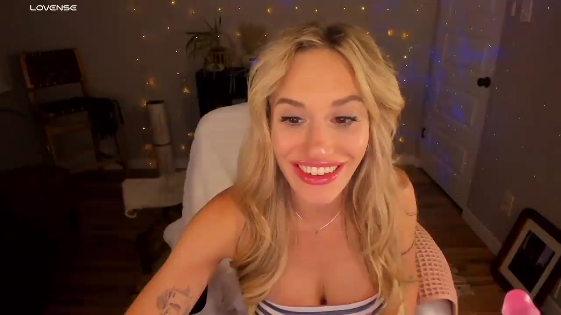 Gallery image thumbnail from LillieQ's myfreecams stream on, 07/04/2026, 06:07 image 3 of 20
