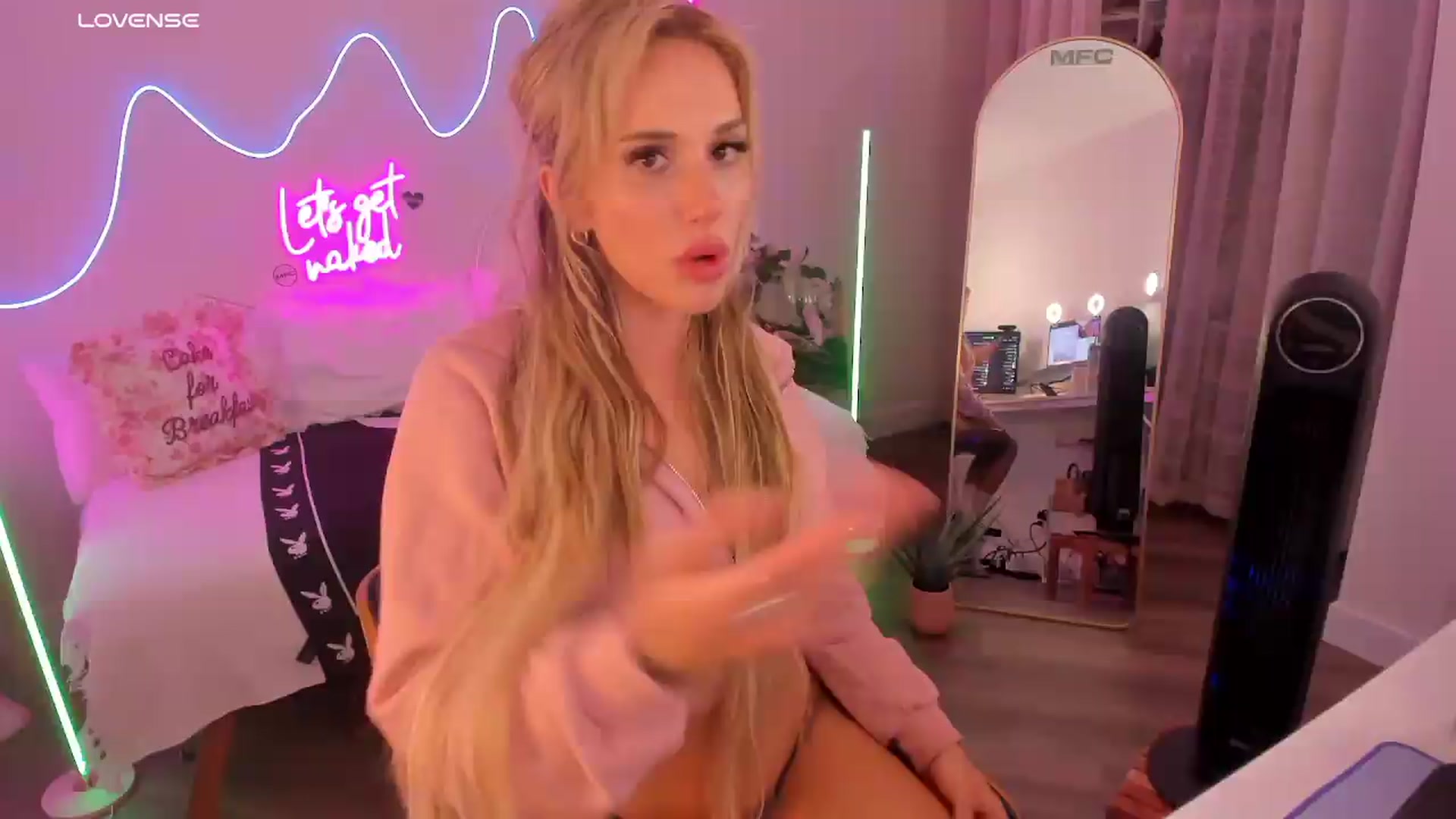 Gallery image thumbnail from LillieQ's myfreecams stream on, 07/23/2026, 10:33 image 3 of 20