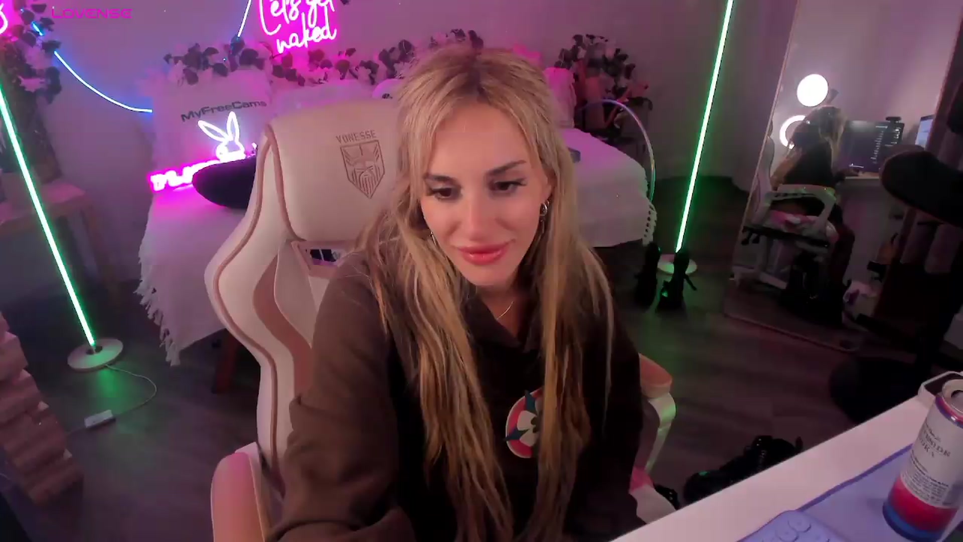 Gallery image thumbnail from LillieQ's myfreecams stream on, 07/26/2026, 11:05 image 19 of 20