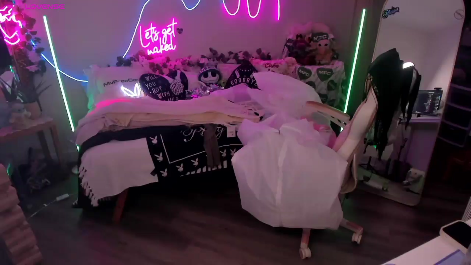 Gallery image thumbnail from LillieQ's myfreecams stream on, 07/28/2026, 08:48 image 12 of 20