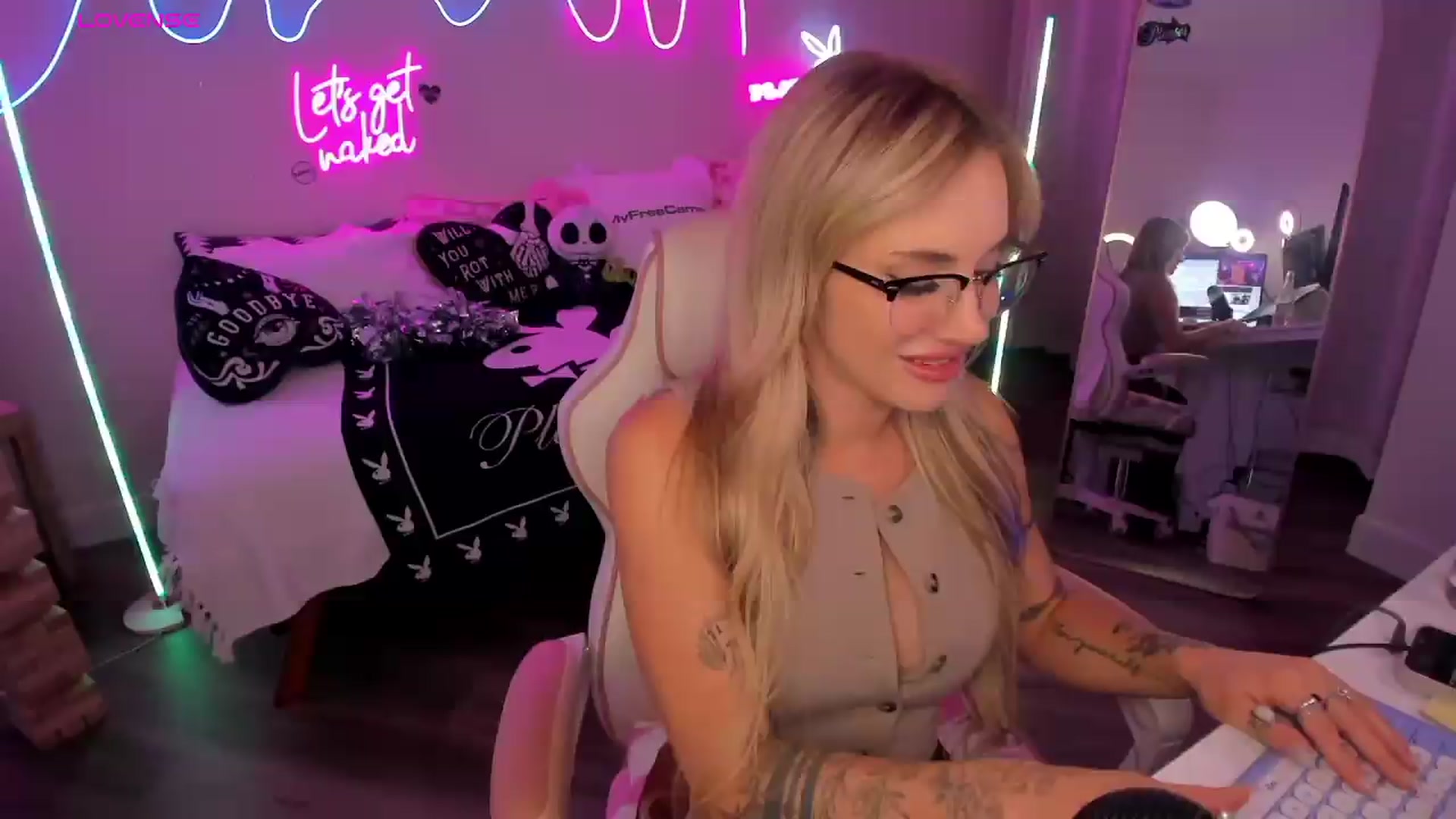 Gallery image thumbnail from LillieQ's myfreecams stream on, 08/01/2026, 11:12 image 4 of 20