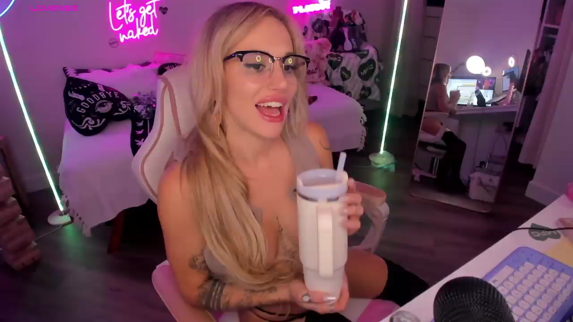 Gallery image thumbnail from LillieQ's myfreecams stream on, 08/01/2026, 12:24 image 6 of 20