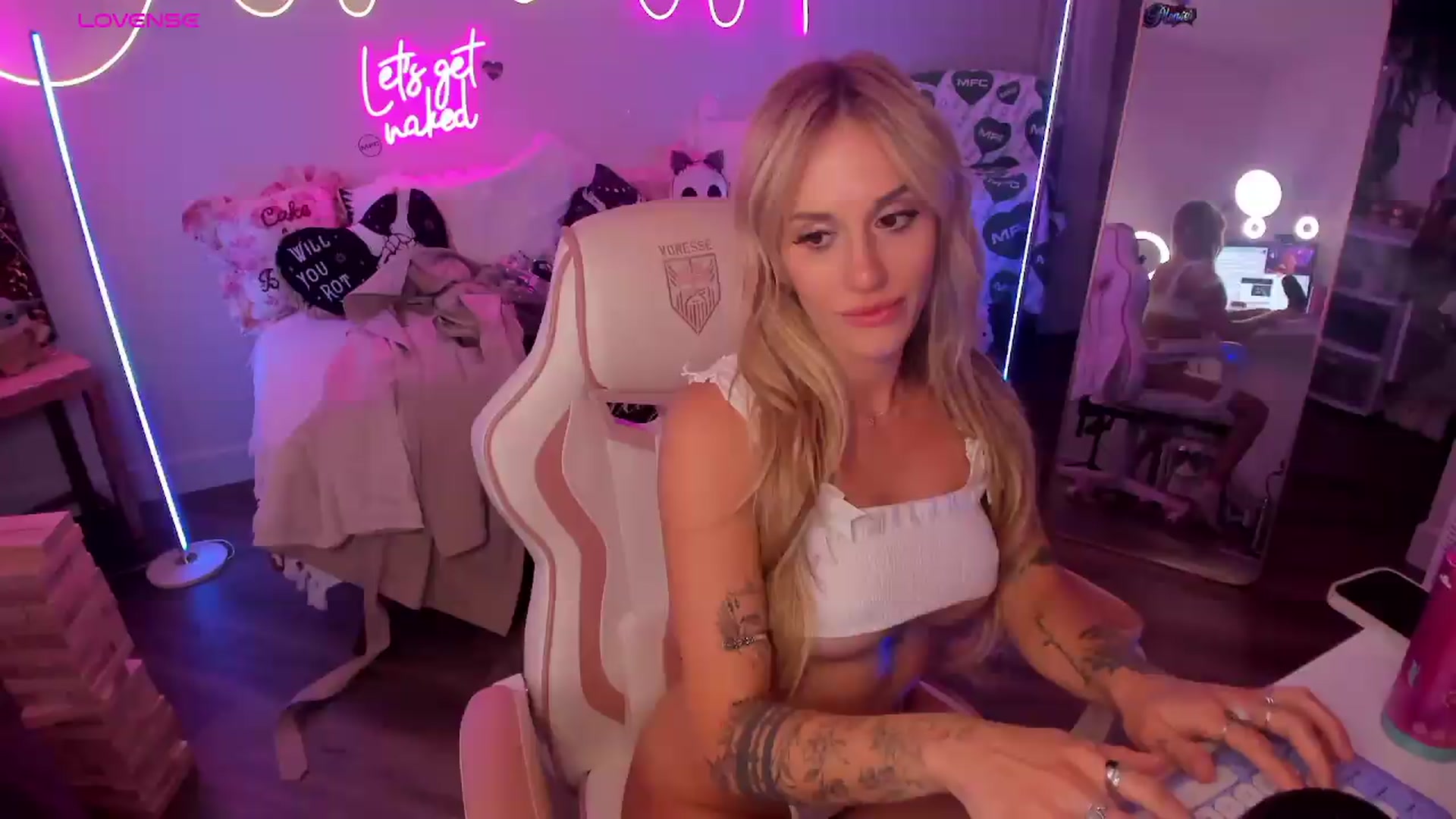 Gallery image thumbnail from LillieQ's myfreecams stream on, 08/06/2026, 10:25 image 11 of 20