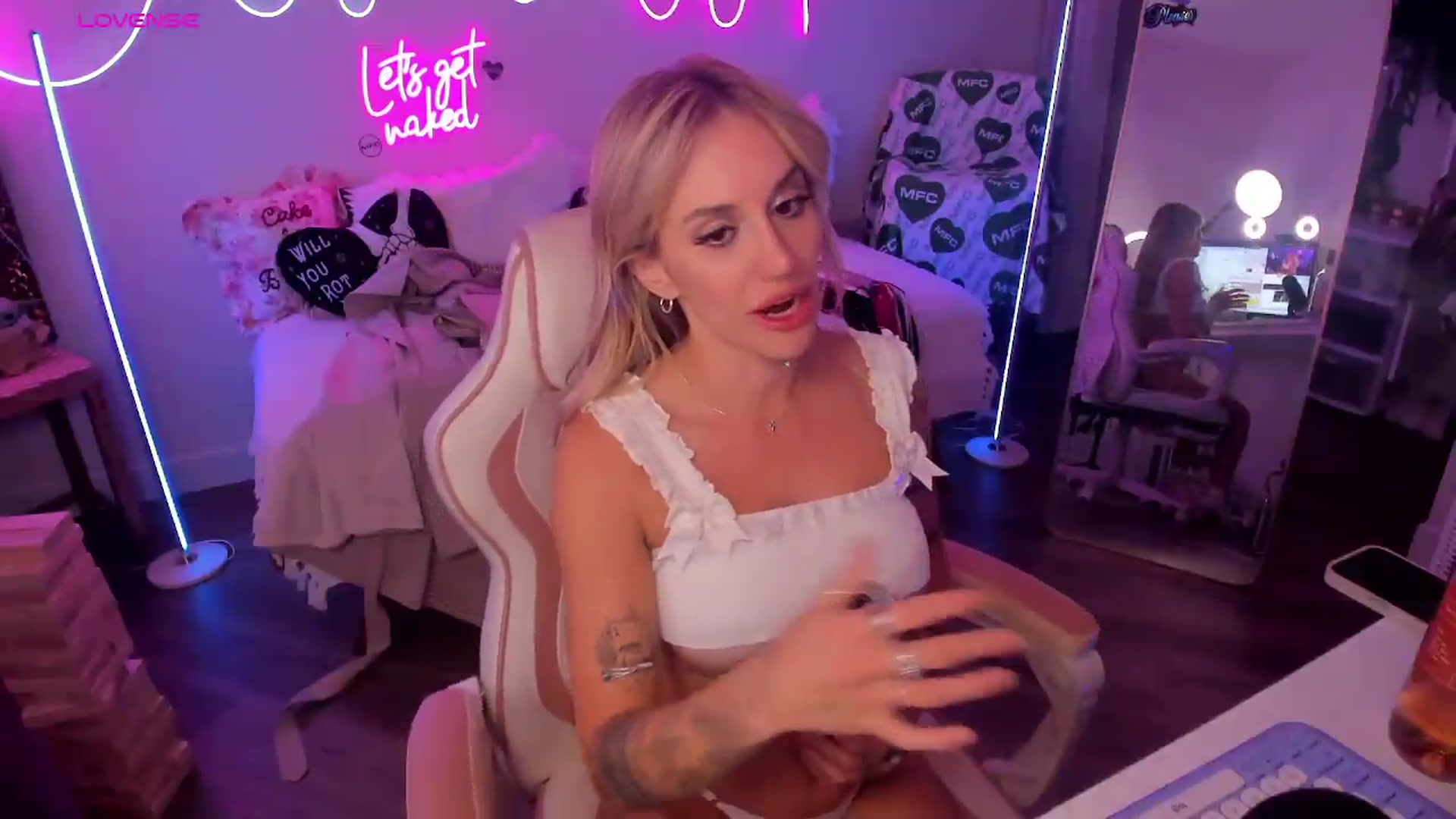 Gallery image thumbnail from LillieQ's myfreecams stream on, 08/06/2026, 10:25 image 13 of 20