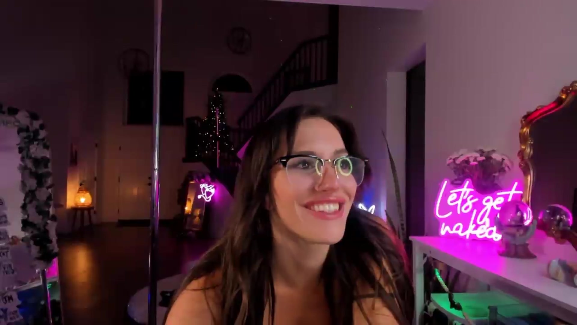 Gallery image thumbnail from LillieQ's myfreecams stream on, 09/19/2026, 08:46 image 12 of 20