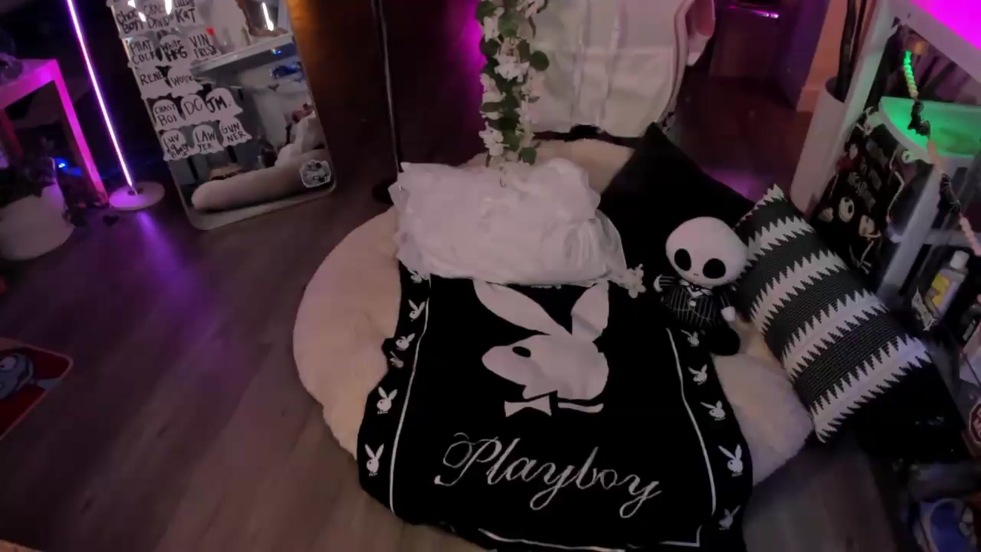 Gallery image thumbnail from LillieQ's myfreecams stream on, 09/19/2026, 08:46 image 5 of 20