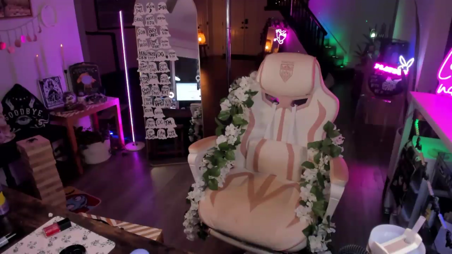 Gallery image thumbnail from LillieQ's myfreecams stream on, 09/19/2026, 08:46 image 15 of 20