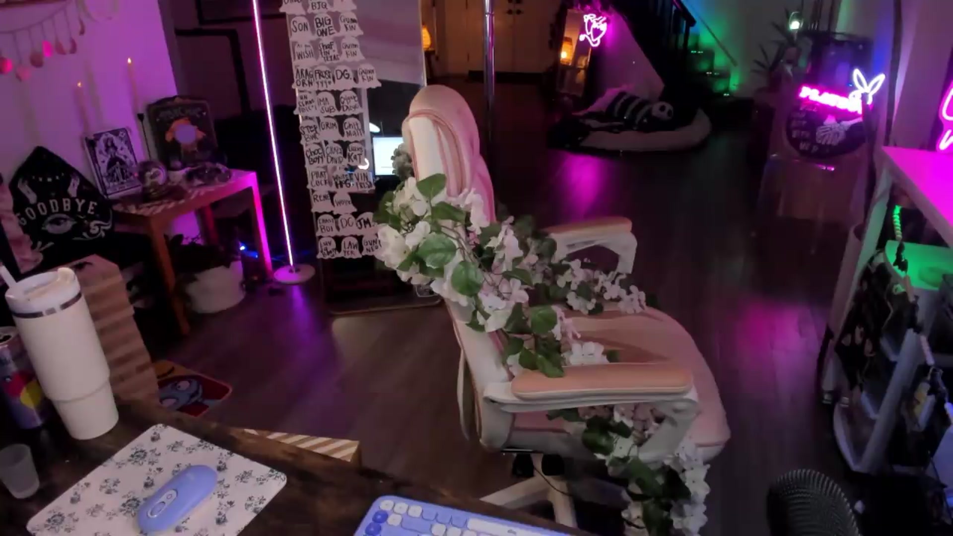 Gallery image thumbnail from LillieQ's myfreecams stream on, 09/19/2026, 08:46 image 16 of 20