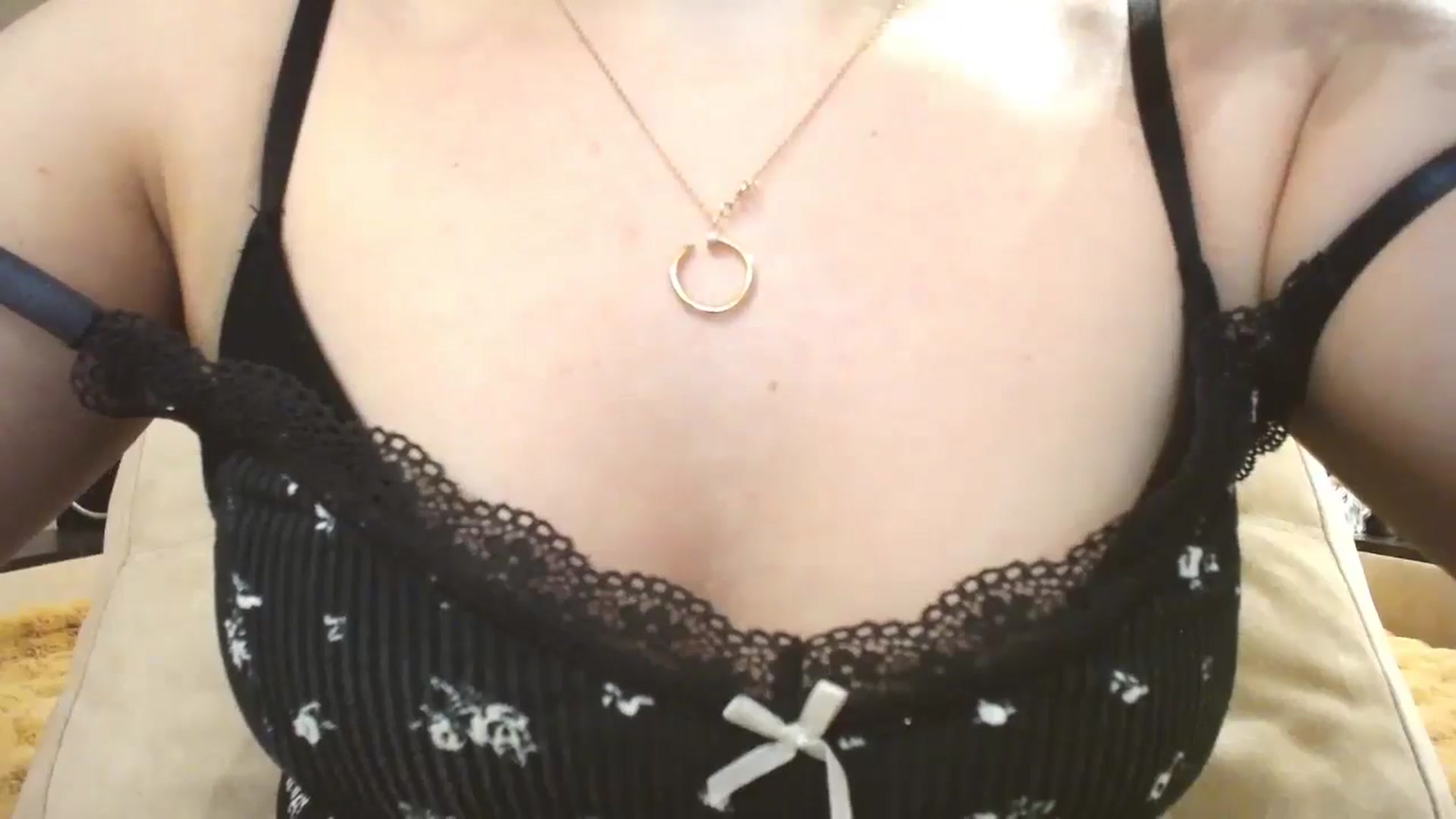 Gallery image thumbnail from Lillit__Wood_'s myfreecams stream on, 12/01/2024, 17:40 image 14 of 20