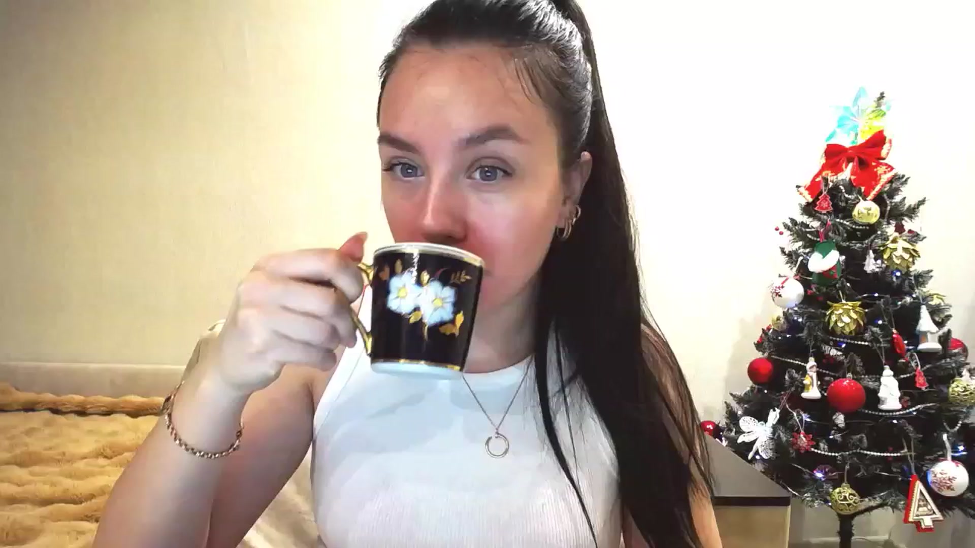 Gallery image thumbnail from Lillit__Wood_'s myfreecams stream on, 01/05/2025, 17:17 image 18 of 20