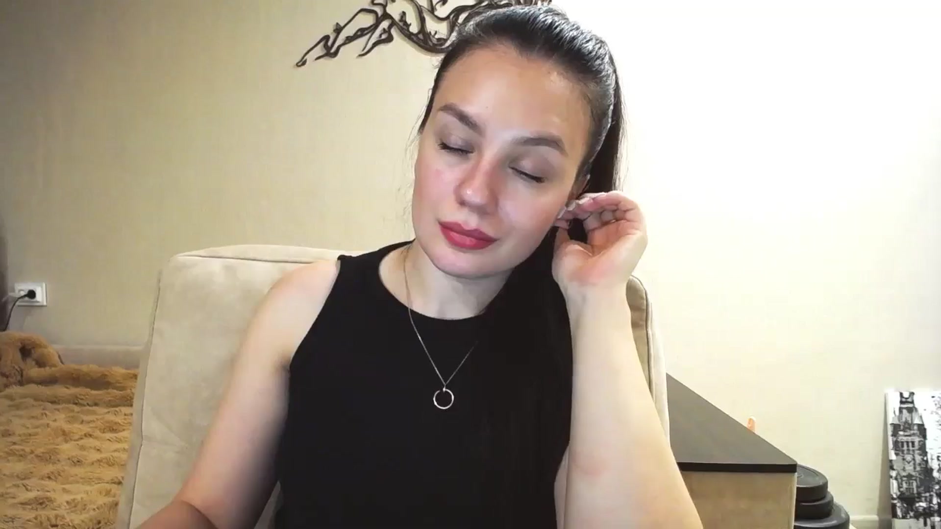Gallery image thumbnail from Lillit__Wood_'s myfreecams stream on, 03/23/2025, 15:46 image 16 of 20
