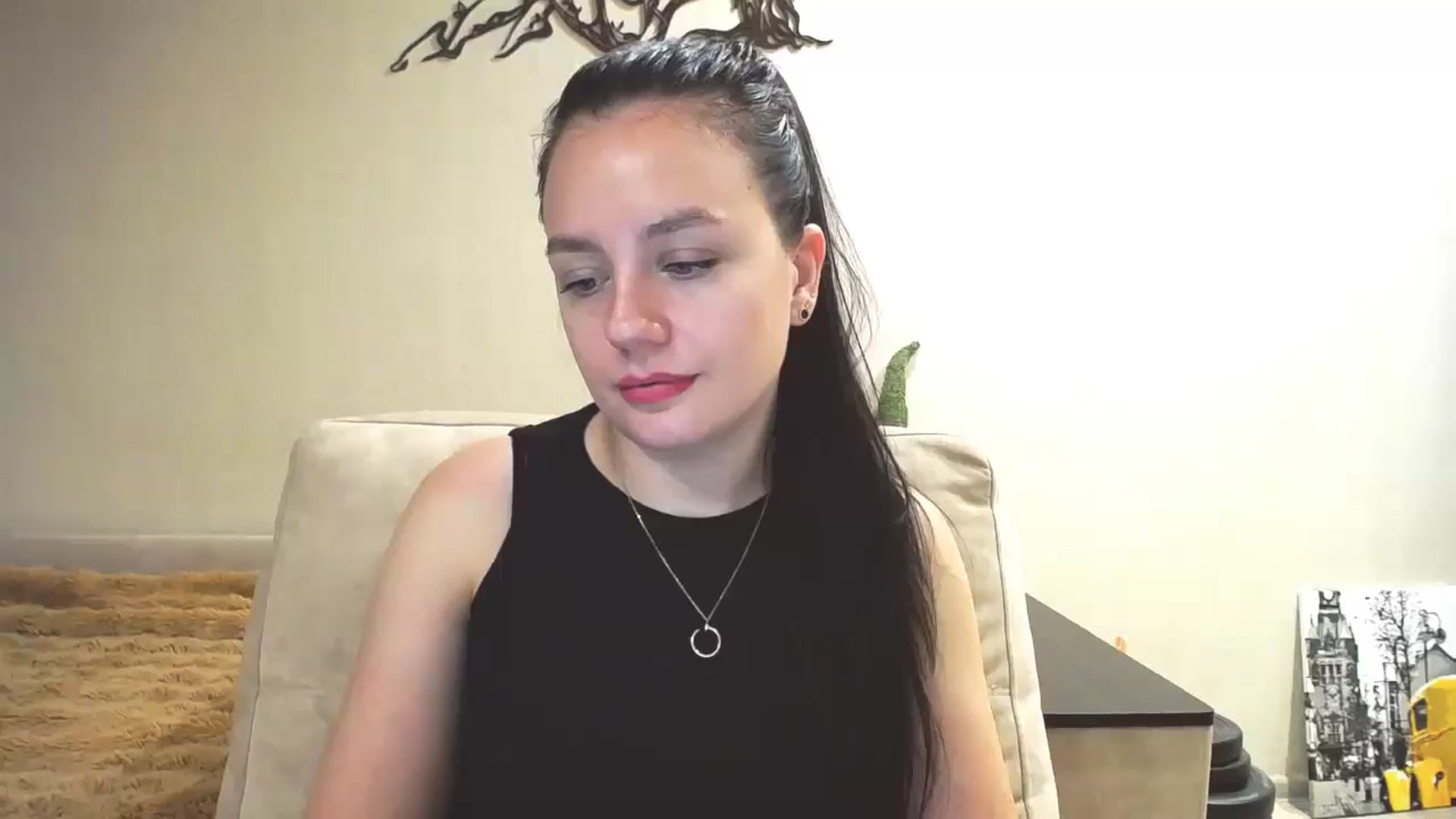 Gallery image thumbnail from Lillit__Wood_'s myfreecams stream on, 03/23/2025, 17:41 image 14 of 20