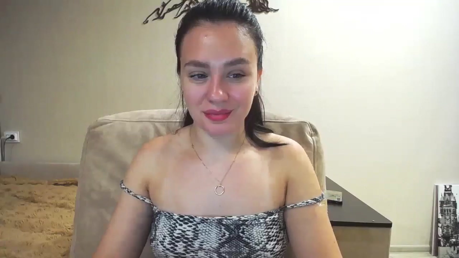 Gallery image thumbnail from Lillit__Wood_'s myfreecams stream on, 09/08/2025, 12:31 image 6 of 20