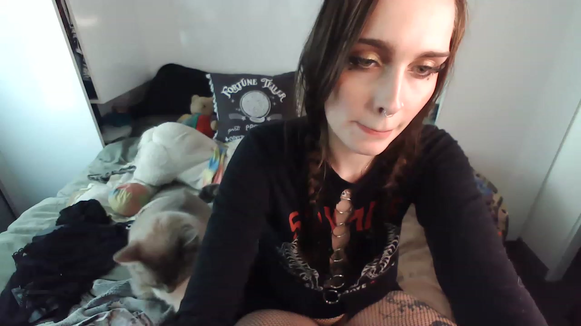 Gallery image thumbnail from Lilllamie's myfreecams stream on, 11/21/2022, 08:55 image 18 of 20