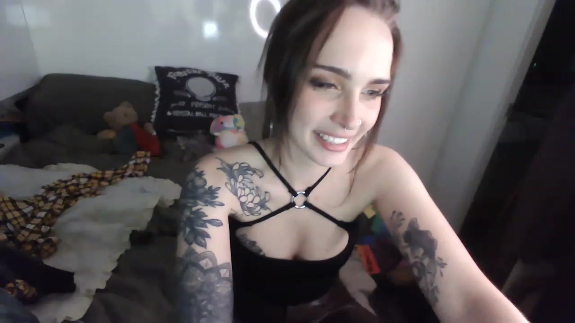 Gallery image thumbnail from Lilllamie's myfreecams stream on, 11/23/2022, 09:11 image 14 of 20