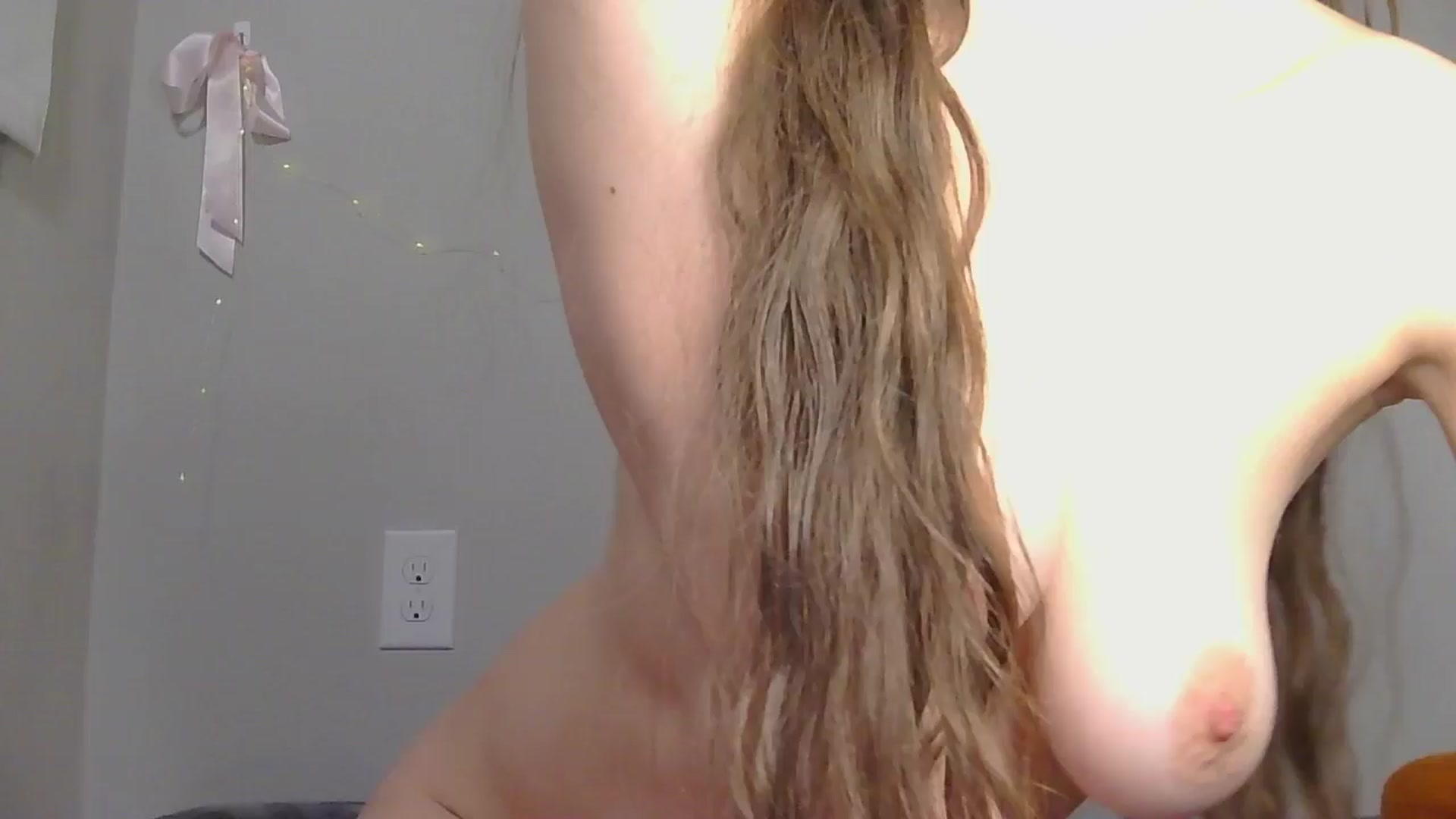 Gallery image thumbnail from LillyRayne's myfreecams stream on, 05/17/2025, 09:43 image 19 of 20