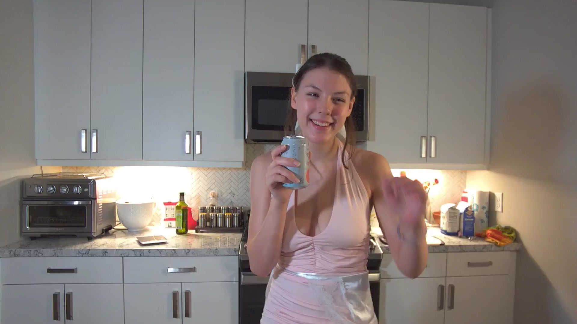 Gallery image thumbnail from LillyRayne's myfreecams stream on, 06/05/2025, 06:09 image 19 of 20