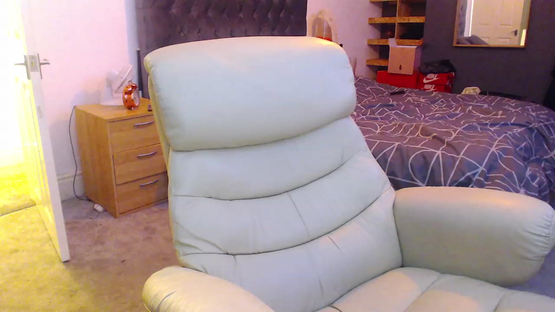 Gallery image thumbnail from LillySiren's myfreecams stream on, 12/01/2022, 16:28 image 6 of 20