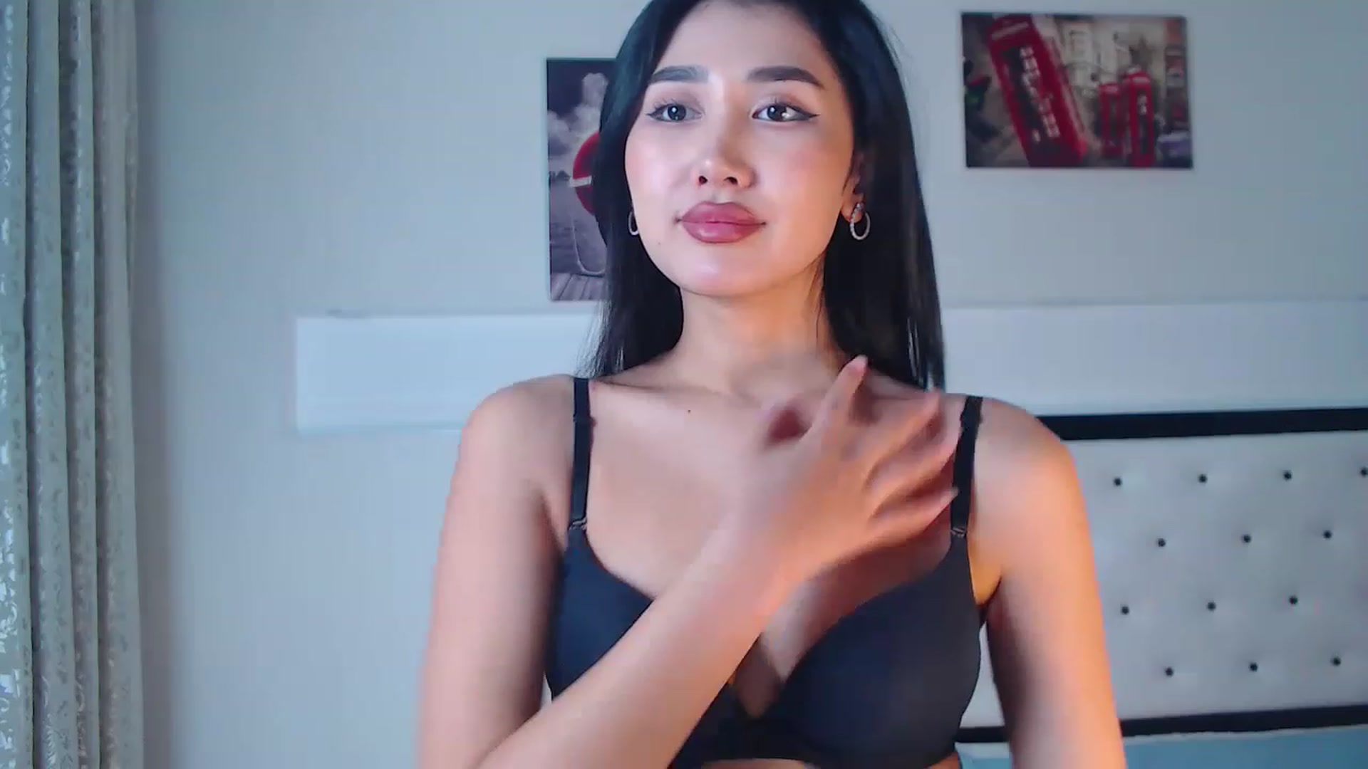 Gallery image thumbnail from Lilly_1's myfreecams stream on, 12/25/2022, 18:56 image 9 of 20