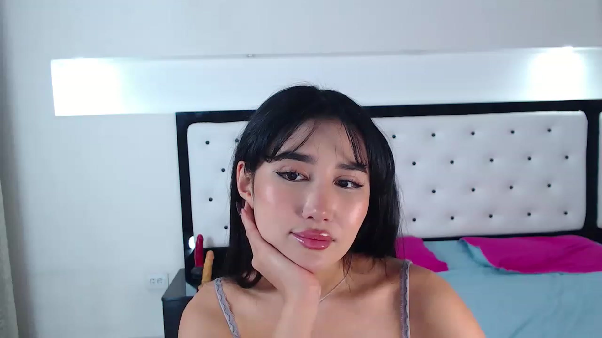 Gallery image thumbnail from Lilly_1's myfreecams stream on, 05/18/2023, 22:31 image 8 of 20