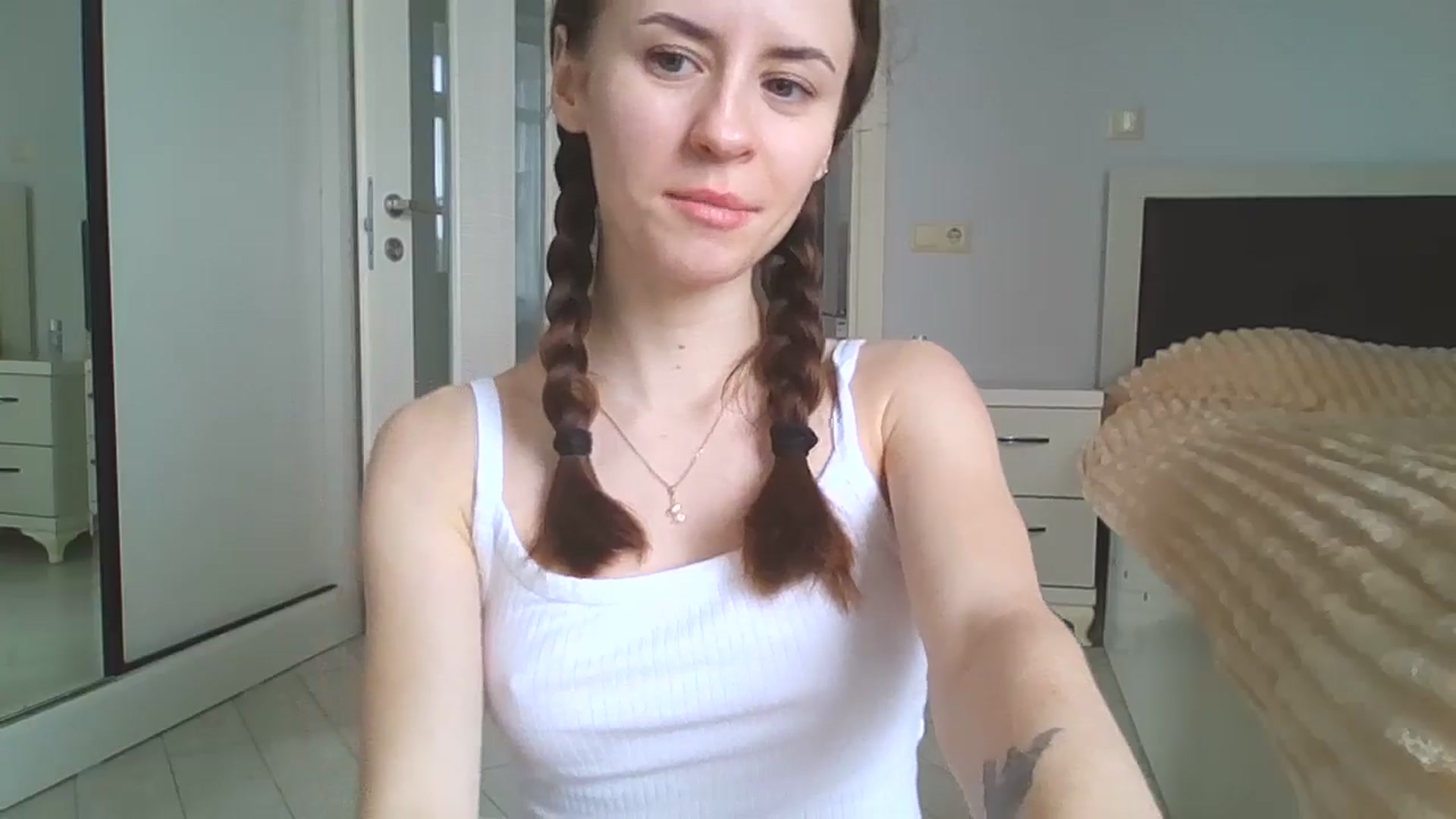 Gallery image thumbnail from Lilly_Kersus's myfreecams stream on, 02/05/2025, 09:37 image 15 of 20