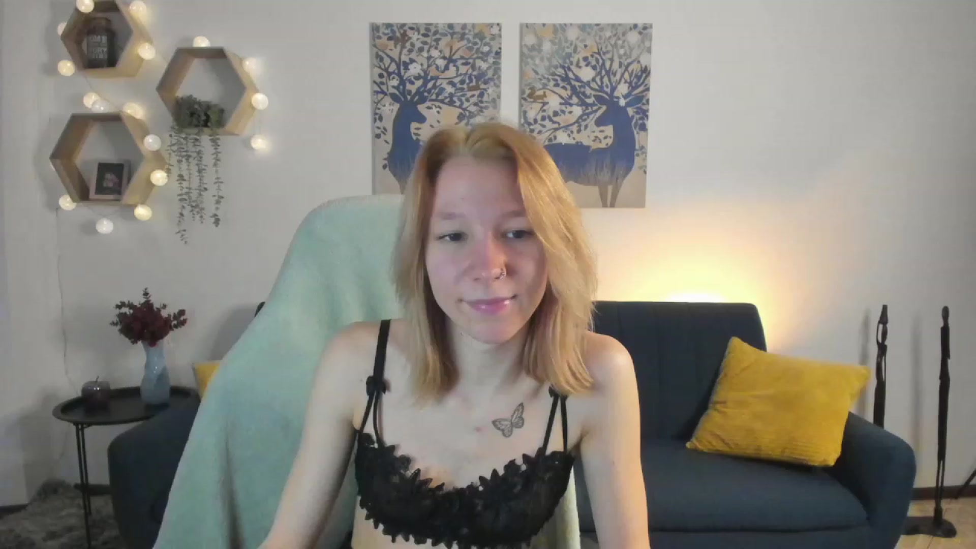 Gallery image thumbnail from Lilly_Love18's myfreecams stream on, 02/28/2023, 15:20 image 9 of 20
