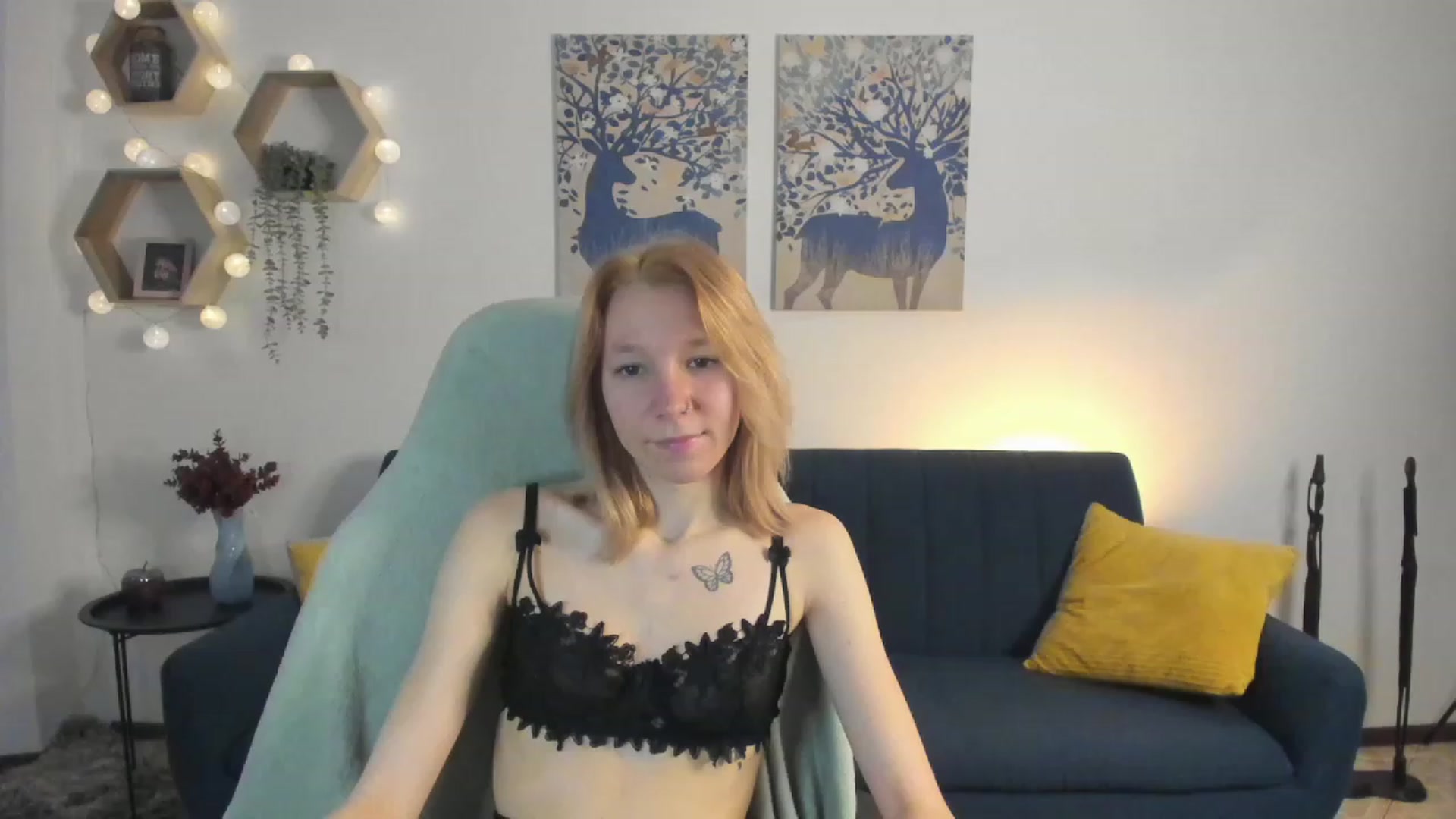 Gallery image thumbnail from Lilly_Love18's myfreecams stream on, 02/28/2023, 15:20 image 13 of 20