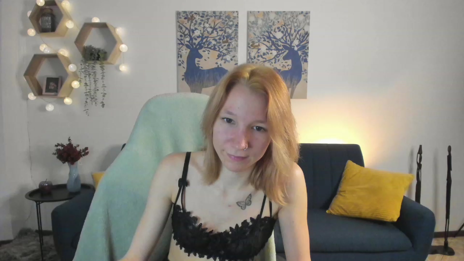 Gallery image thumbnail from Lilly_Love18's myfreecams stream on, 02/28/2023, 15:20 image 11 of 20
