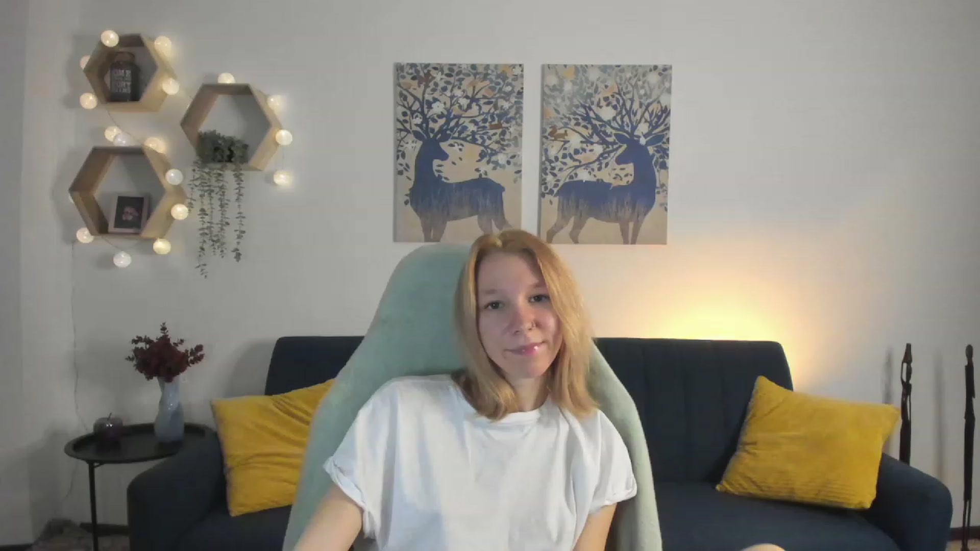 Gallery image thumbnail from Lilly_Love18's myfreecams stream on, 02/28/2023, 18:50 image 7 of 20