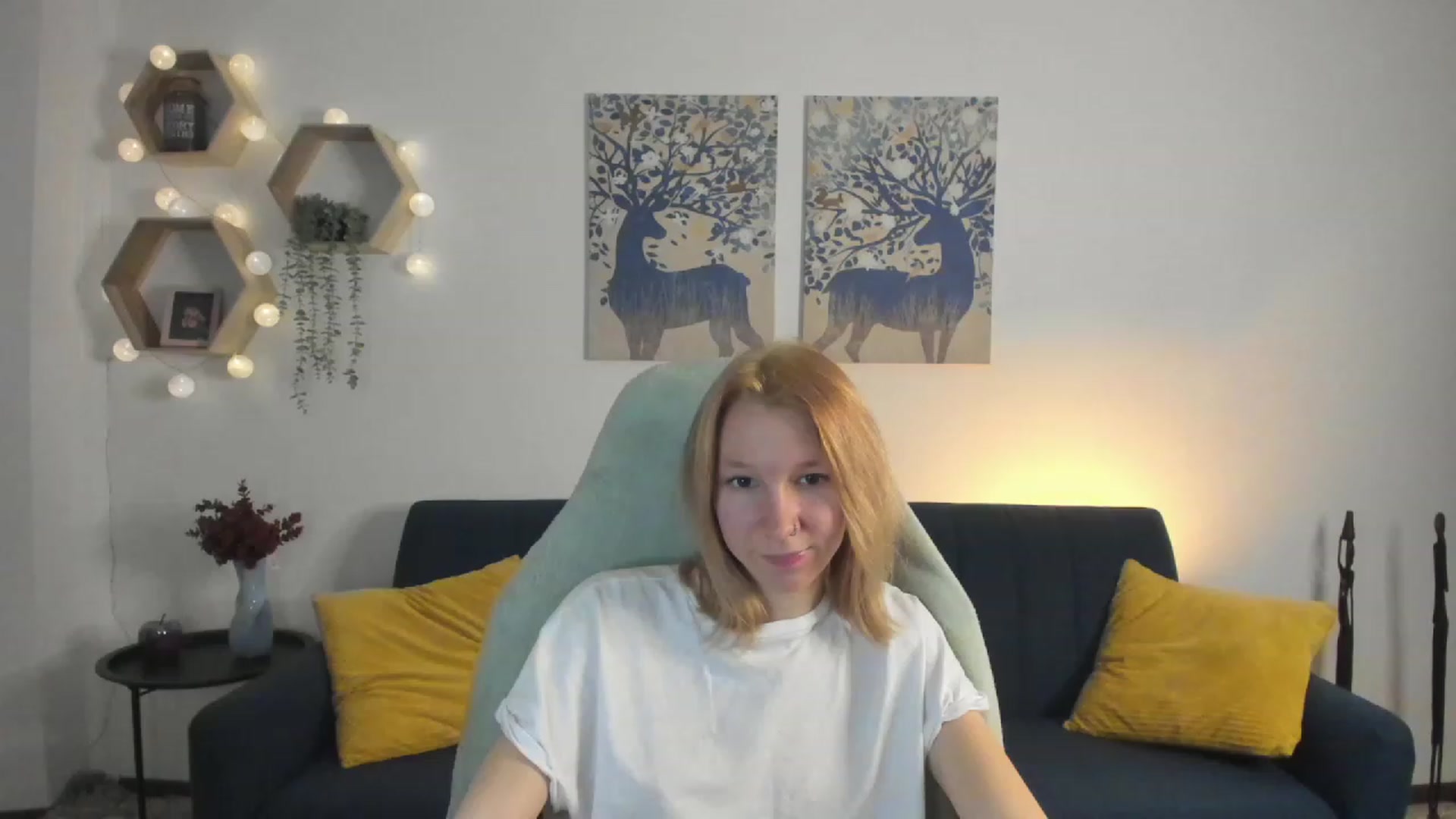 Gallery image thumbnail from Lilly_Love18's myfreecams stream on, 02/28/2023, 18:50 image 6 of 20