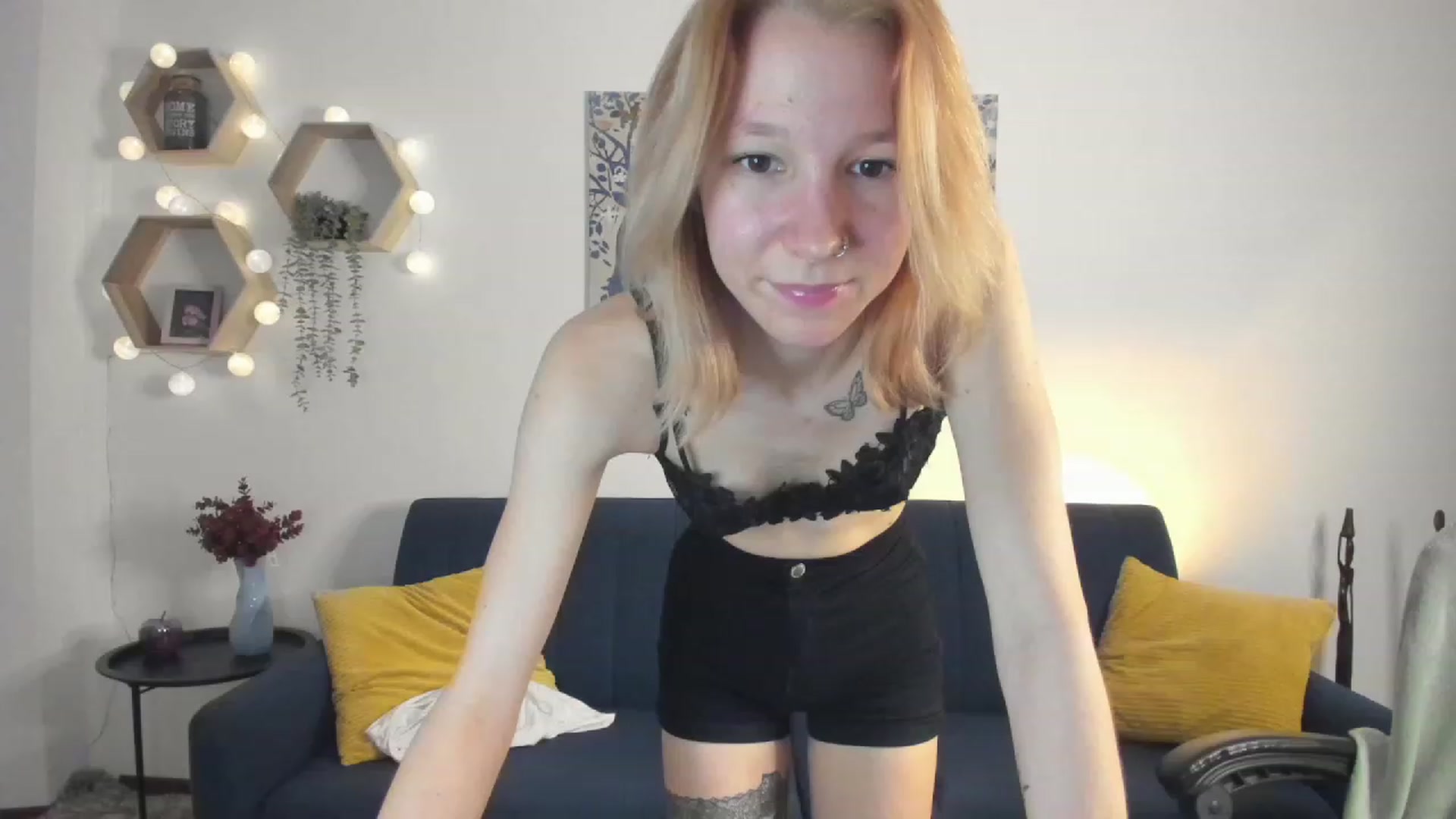 Gallery image thumbnail from Lilly_Love18's myfreecams stream on, 02/28/2023, 18:50 image 8 of 20