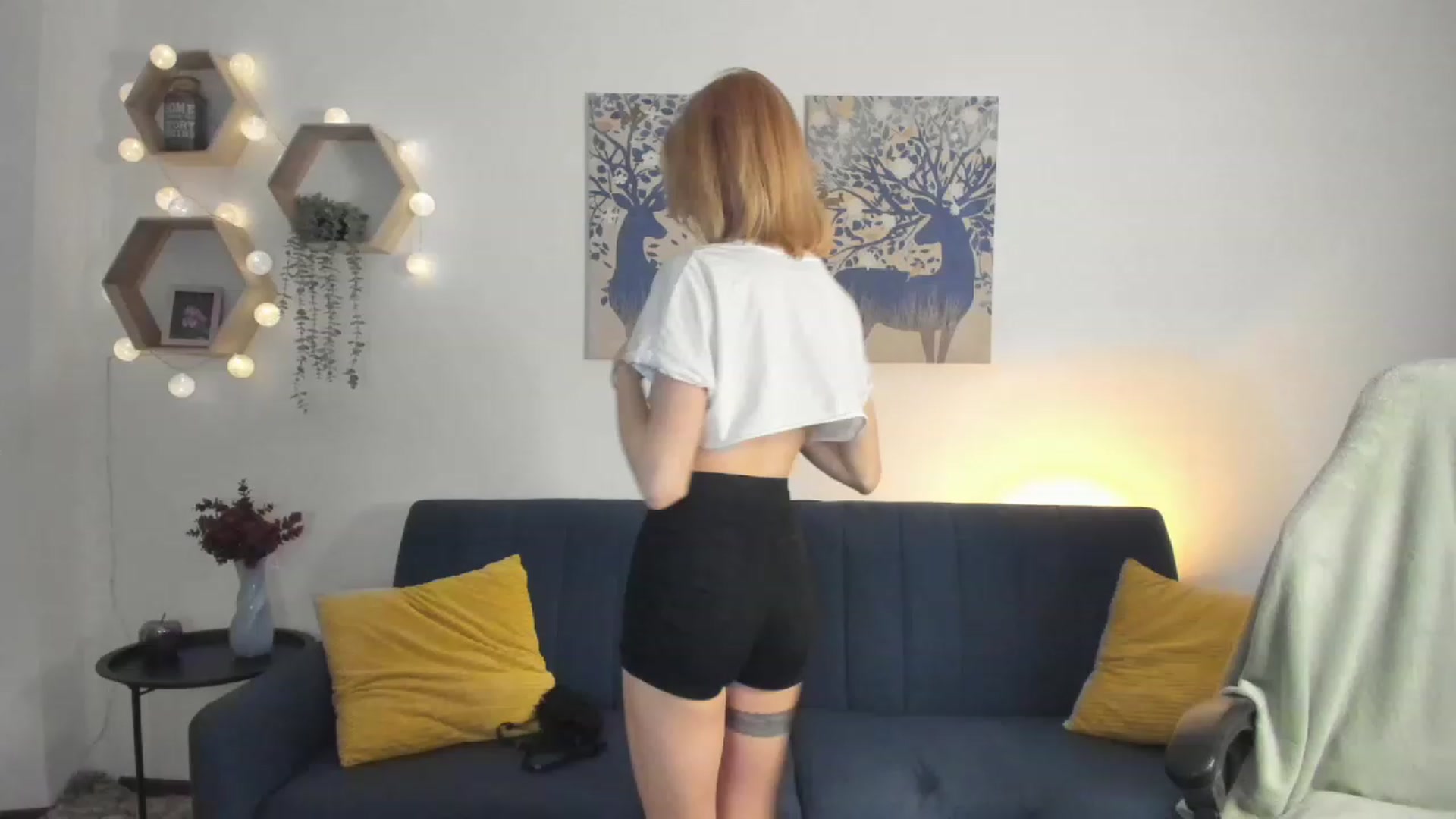Gallery image thumbnail from Lilly_Love18's myfreecams stream on, 02/28/2023, 18:50 image 2 of 20