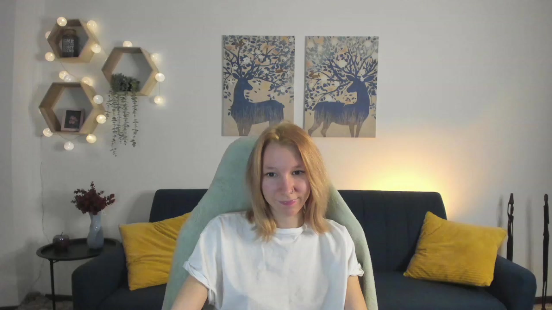 Gallery image thumbnail from Lilly_Love18's myfreecams stream on, 02/28/2023, 18:50 image 5 of 20