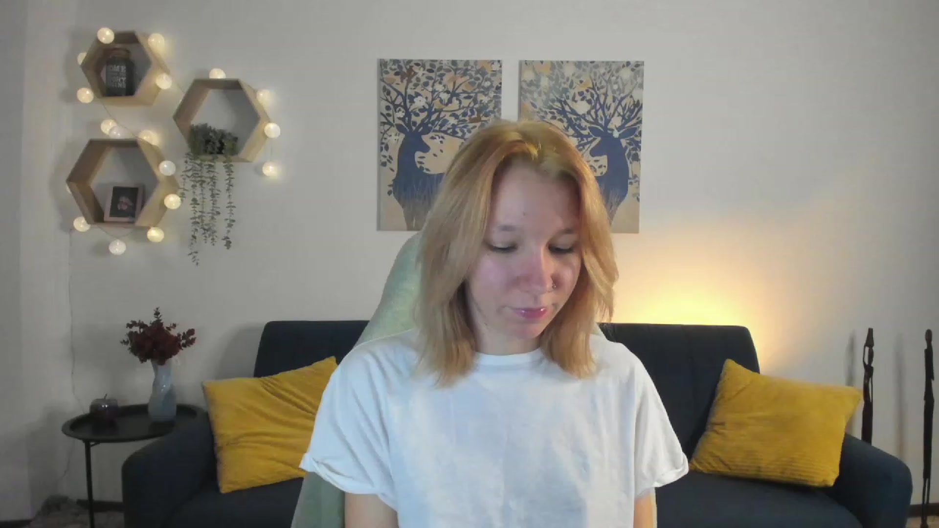 Gallery image thumbnail from Lilly_Love18's myfreecams stream on, 02/28/2023, 18:50 image 1 of 20