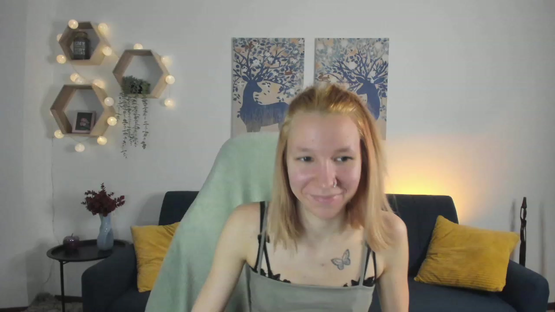 Gallery image thumbnail from Lilly_Love18's myfreecams stream on, 03/01/2023, 15:34 image 1 of 20