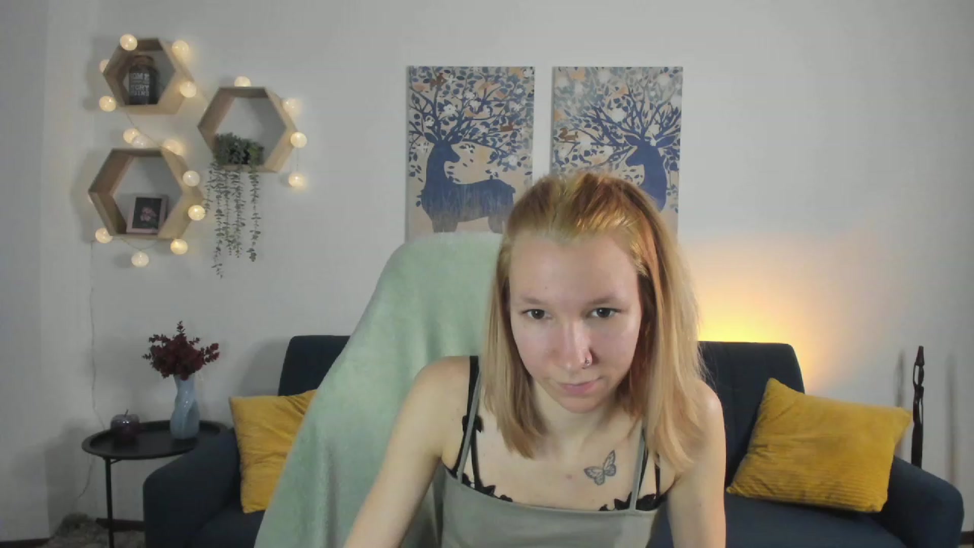 Gallery image thumbnail from Lilly_Love18's myfreecams stream on, 03/01/2023, 15:34 image 3 of 20